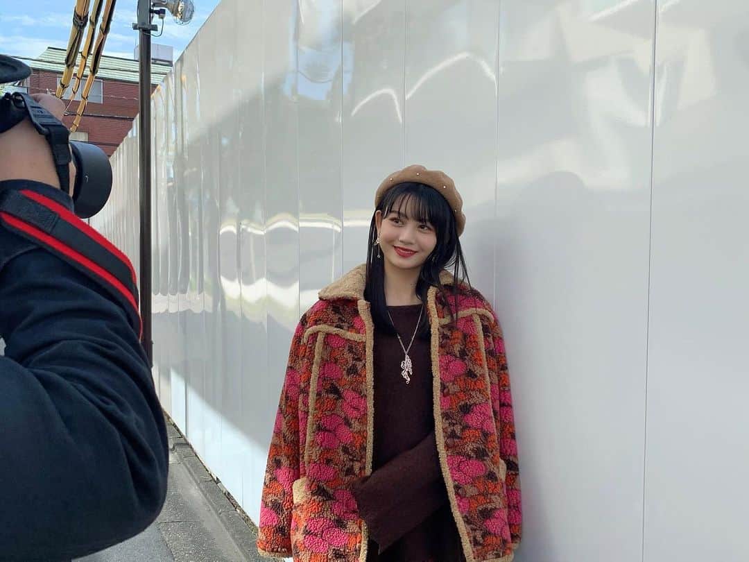 安村真奈のインスタグラム：「にこにこ☺︎ この日はまだ少し暑かったな〜 とっても楽しい撮影でした🧡  @annasui  @annasui_japan  #annasui  #アナスイ   #安村真奈」