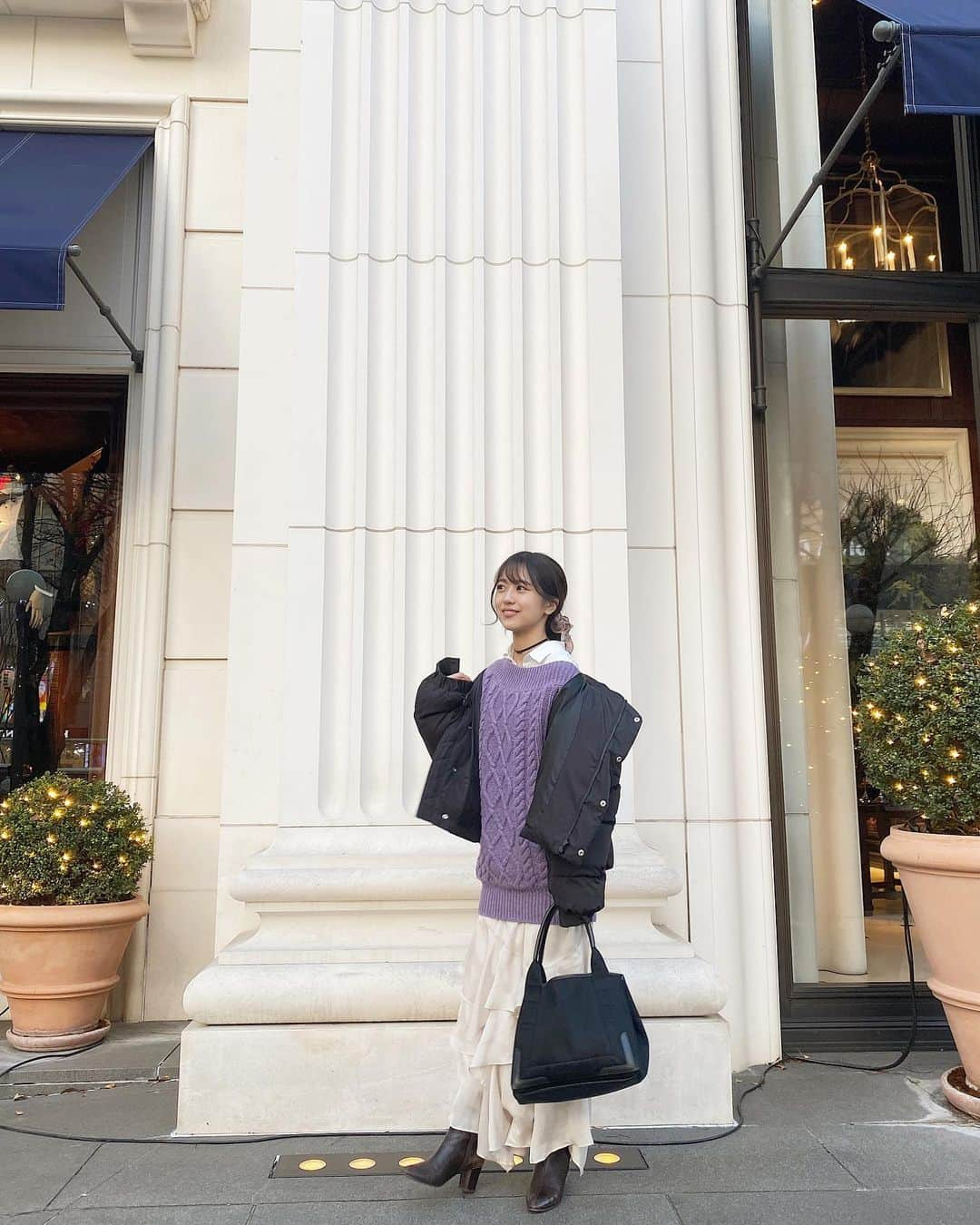 篠崎彩奈さんのインスタグラム写真 - (篠崎彩奈Instagram)「. だいぶ前の私服☺︎ 紫のニット去年のだけど今年も好き〜💜 オフショル寒いので 中にシャツ入れました👶🏻笑  タグ付けしてます。 coat : @murua_official  knit : @lagunamoon_com  skirt : @snidel_official  #ootd #なんコーデ #私服 #ニット」1月13日 20時16分 - ayana.s_official