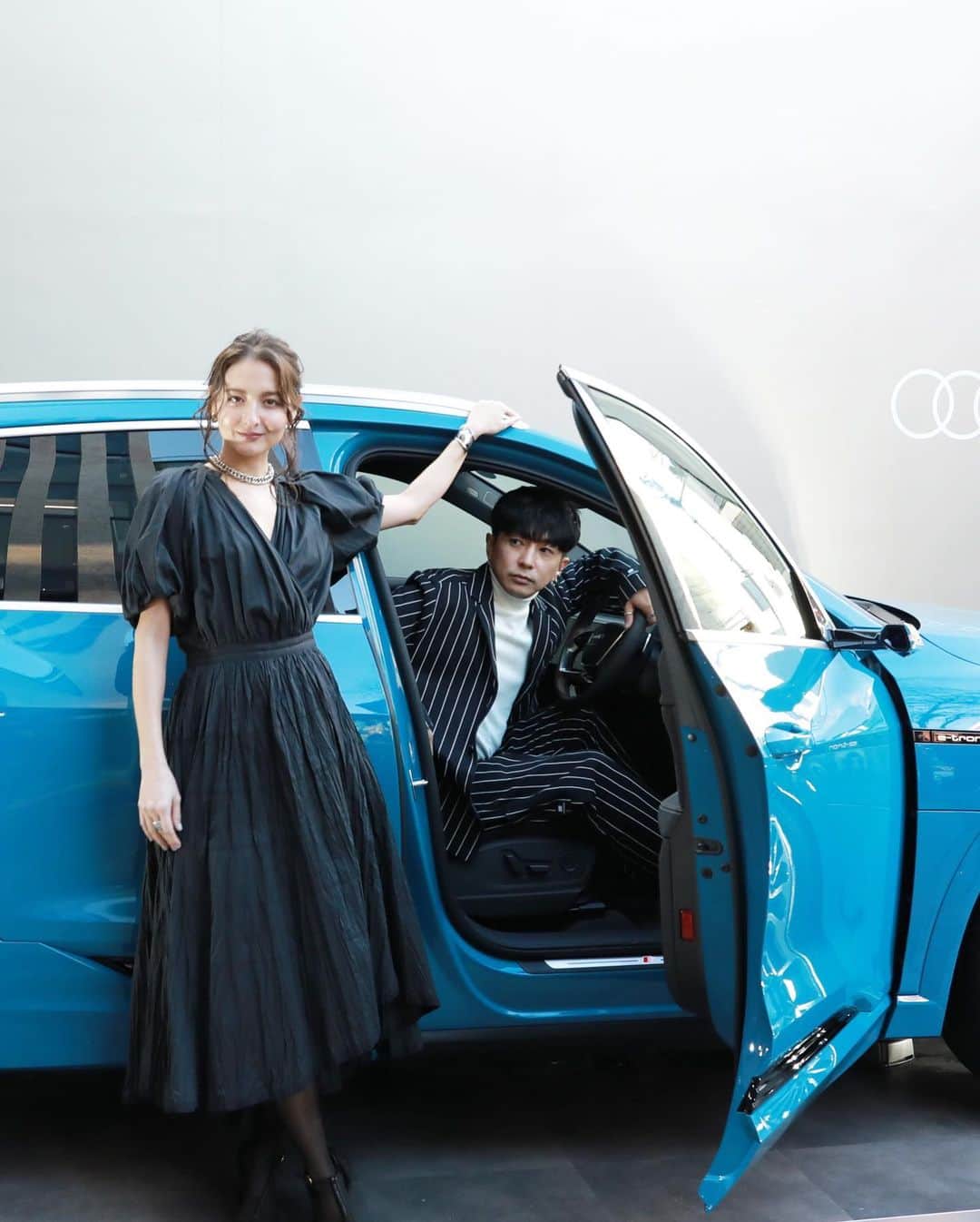 奈良裕也さんのインスタグラム写真 - (奈良裕也Instagram)「Audiの次世代型ブランドストアが東京・青山に明日世界初オープン🚙 一足お先に特別プレビューにエリー @ellirose と お邪魔してきました（試乗もできるらしいです👌）  最新コンセプトカーの展示や体験型イベントの開催など、Audiの最先端をご体感出来ました。 #HouseofProgress @AudiJapan #audi #car #etron」1月13日 20時24分 - yuyanara