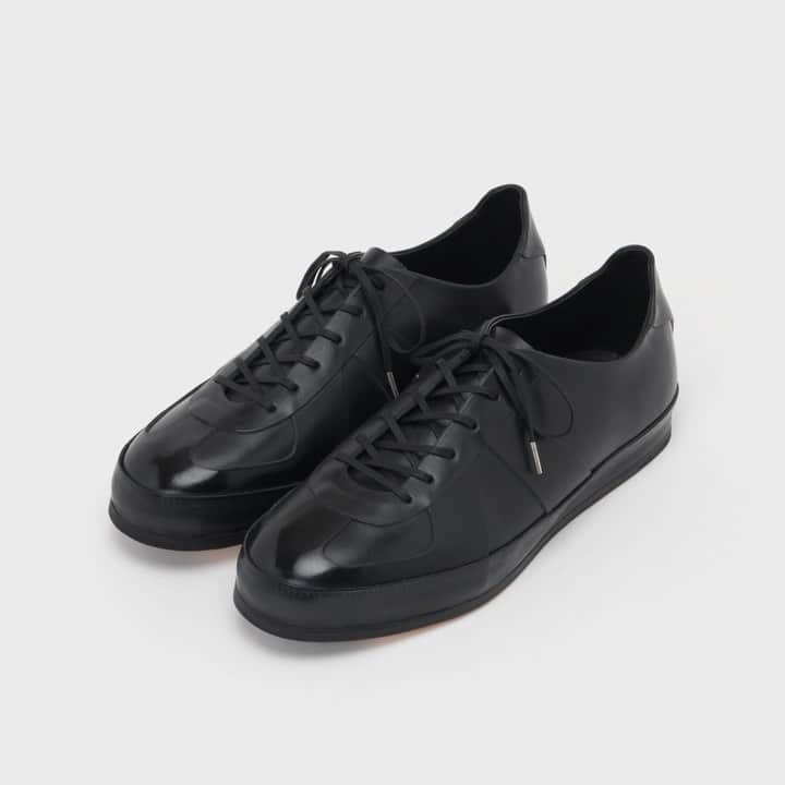 エンダースキーマのインスタグラム：「2021ws(winter/spring)﻿ model: german dress trainer﻿ color: black, black/white, dark brown﻿ ﻿ delivered *flagship stores @sukima_shop and retailers in Japan﻿ *aborad: mid Mar﻿ ﻿ #henderscheme #2021ws #productvideograph」