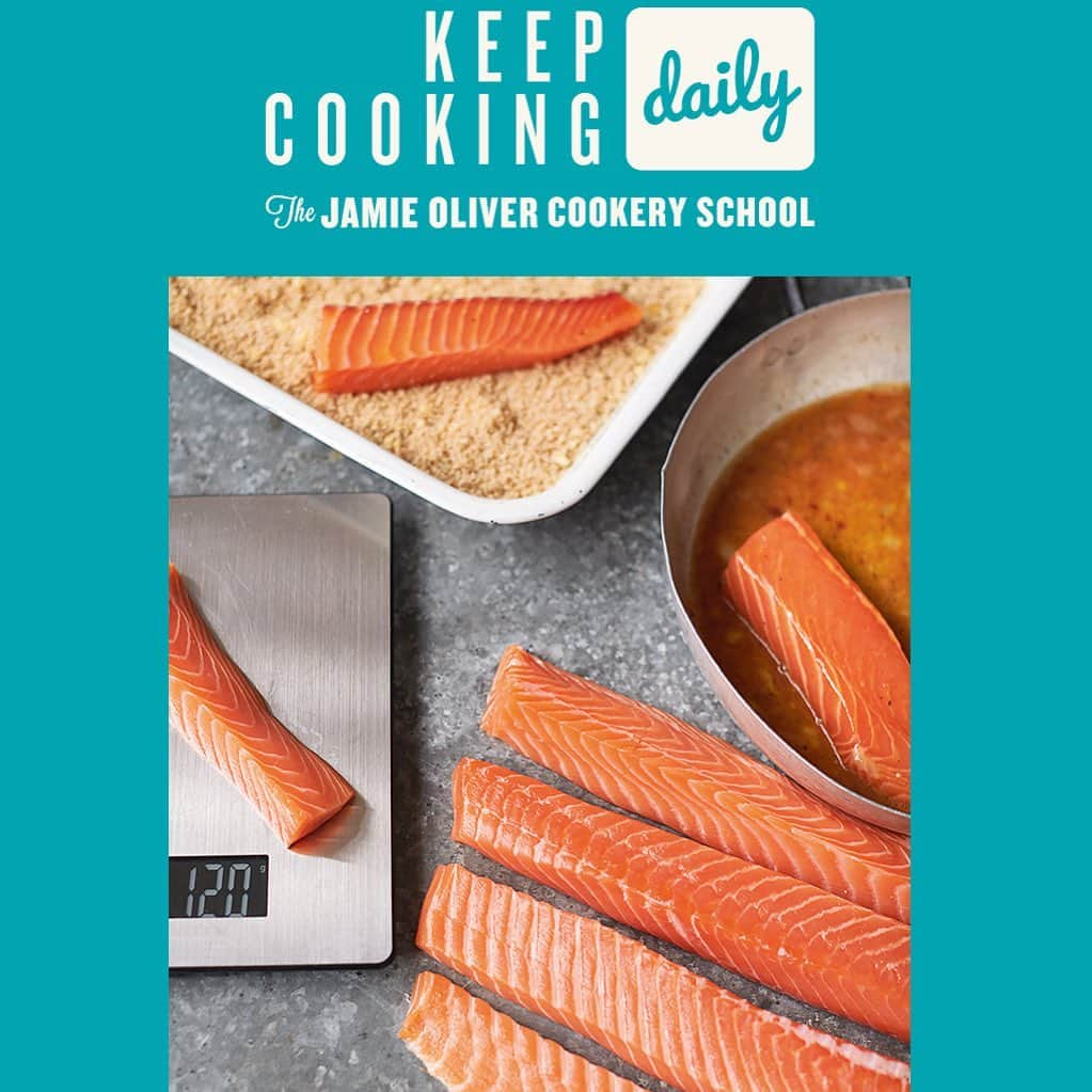 ジェイミー・オリヴァーさんのインスタグラム写真 - (ジェイミー・オリヴァーInstagram)「TODAY'S #KeepCookingDaily  Jack from @jamieolivercookeryschool will be cooking up jumbo fish fingers LIVE at Midday GMT over on my Facebook page!! Kids love 'em, adults love 'em and this technique of breading the fish can be used on so many other ingredients from other meats, to halloumi! So definitely get watching! Will share the link in my stories once we're live. Recipe link in my bio x」1月13日 20時33分 - jamieoliver