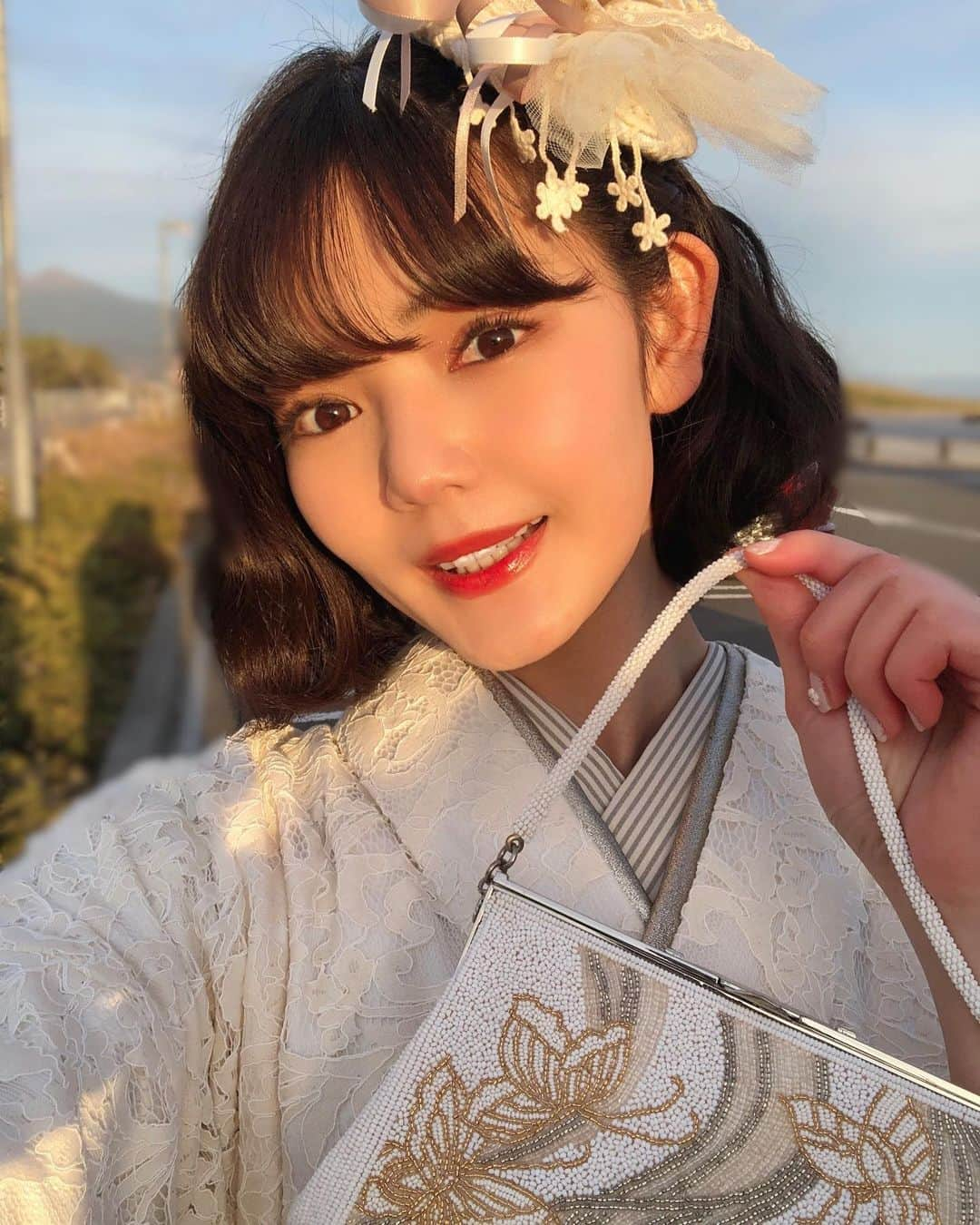 平塚日菜のインスタグラム：「.  .  .  鞄も祖母のものです❤︎  沢山写真撮って嬉しくて、3つも投稿しちゃいました！  お祝いメッセージありがとうございました☆  #振袖 #成人式」