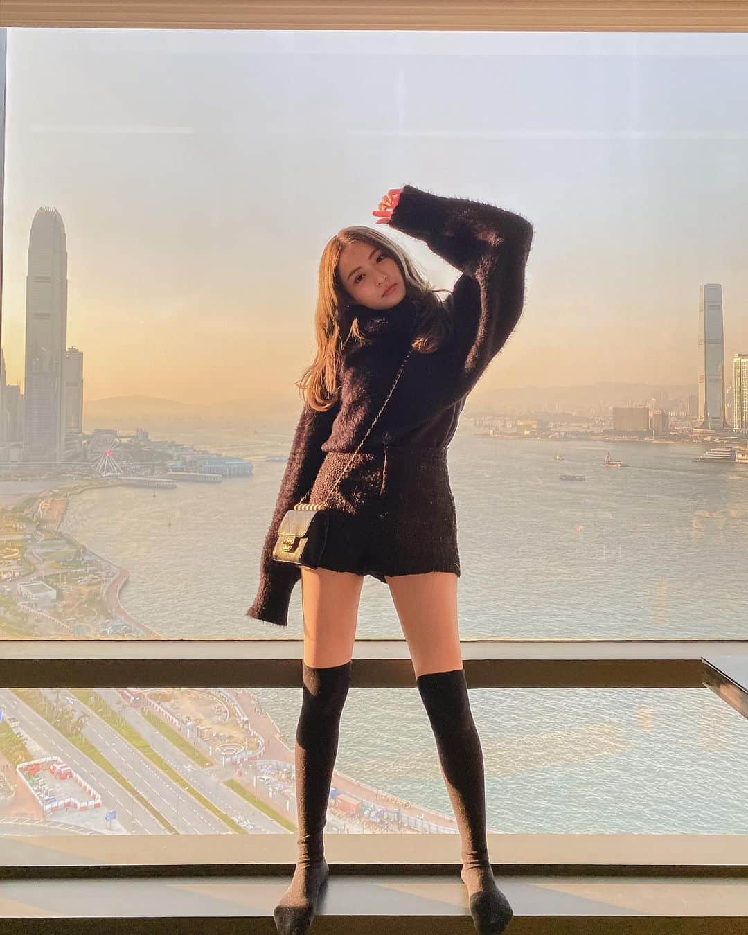 Giann Chanのインスタグラム：「Good times, good vibes and good people.  . . . . #staycation #vibes #grandhyatt #Hongkong #sunsetphotography」