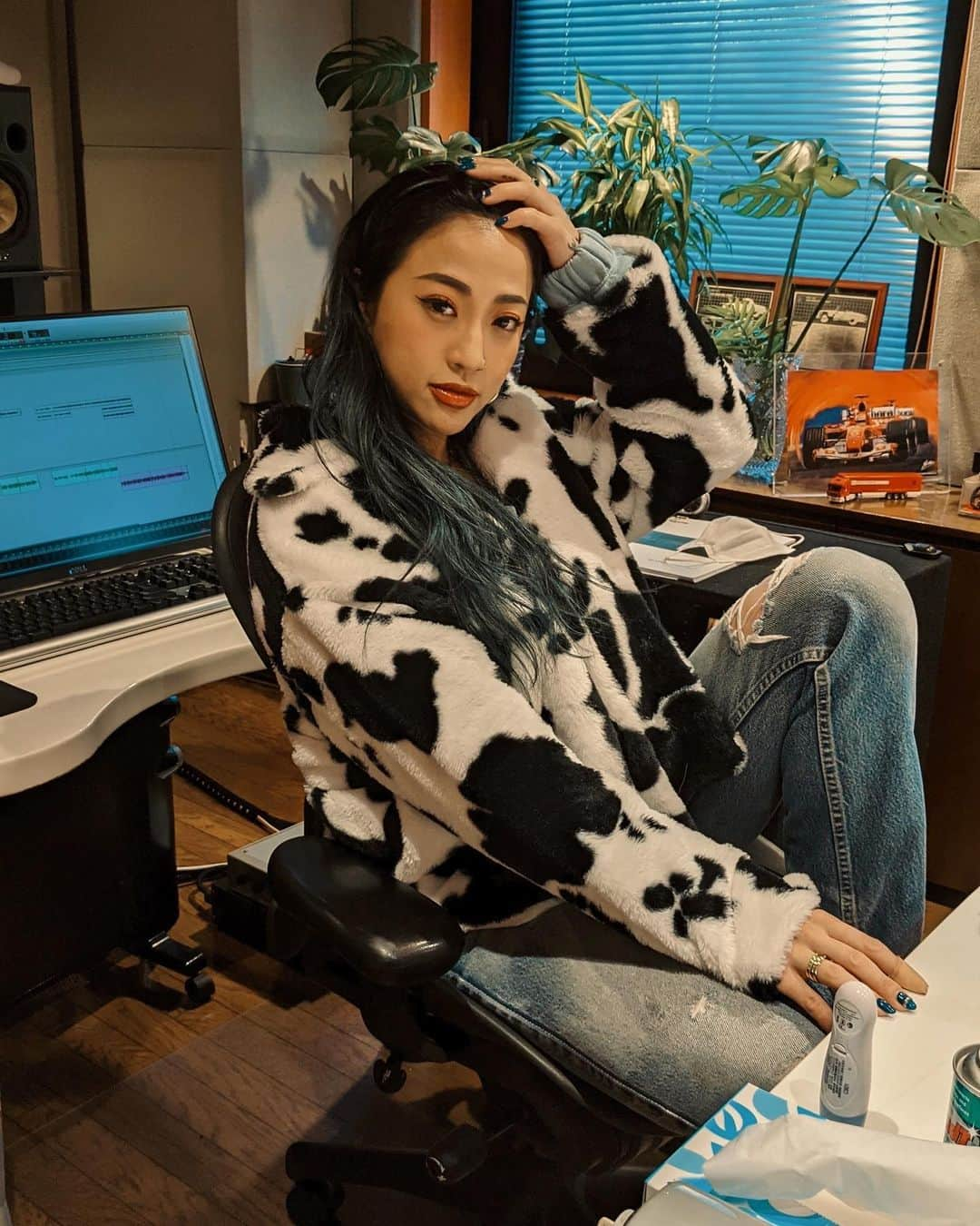 JASMINEさんのインスタグラム写真 - (JASMINEInstagram)「🎧🎙💻🐄」1月13日 20時36分 - jasmilicious