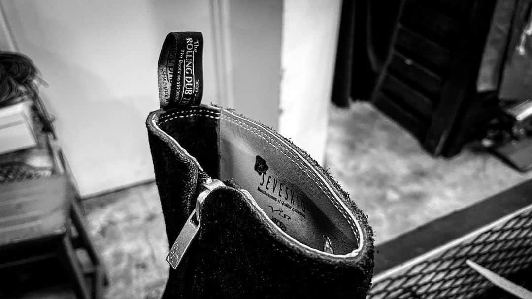 セヴシグさんのインスタグラム写真 - (セヴシグInstagram)「ブログ更新しました。 是非ご覧下さい。 #seveskig #seveskignet #rollingdubtrio #leather #boots #rider」1月13日 20時37分 - seveskig