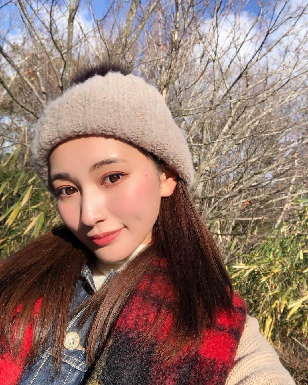 七原月乃のインスタグラム：「山登った👖🧣🤲🏻」