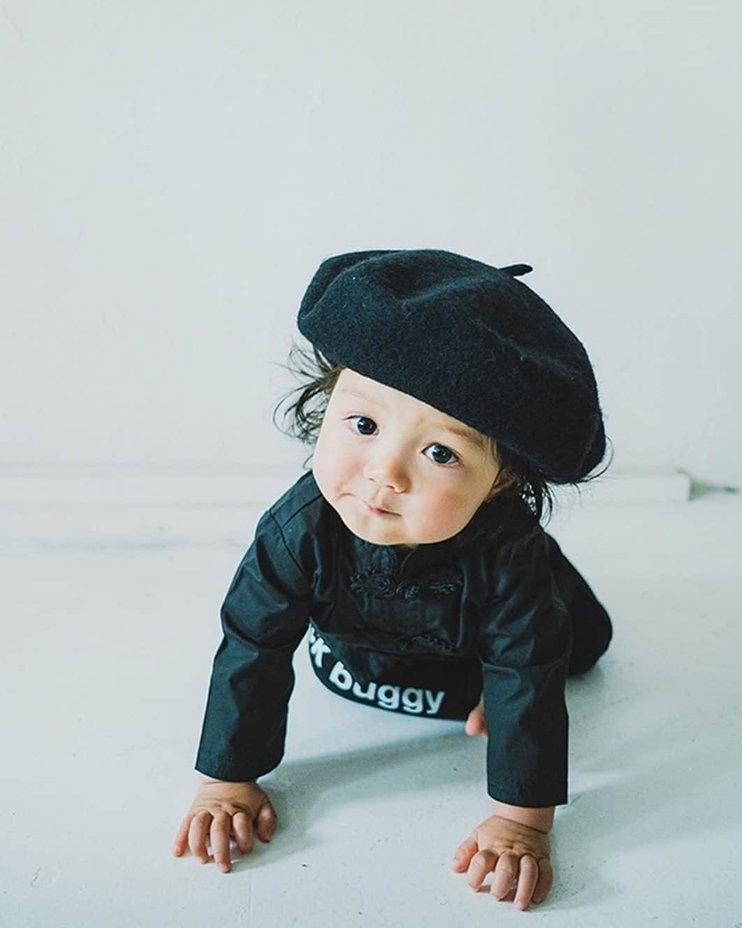 Saki さんのインスタグラム写真 - (Saki Instagram)「@babyblackbuggy  new new new❤️❤️  是非オンラインストア 見てみてね！新作も、 SALE品もたくさん ございます🌈  https://bbb.buyshop.jp/ #bbb #babyblackbuggy  #kidsfashion #kidsbrand #kidswear #babywear #baby #allblack #webshop #BASE」1月13日 11時40分 - saki1011