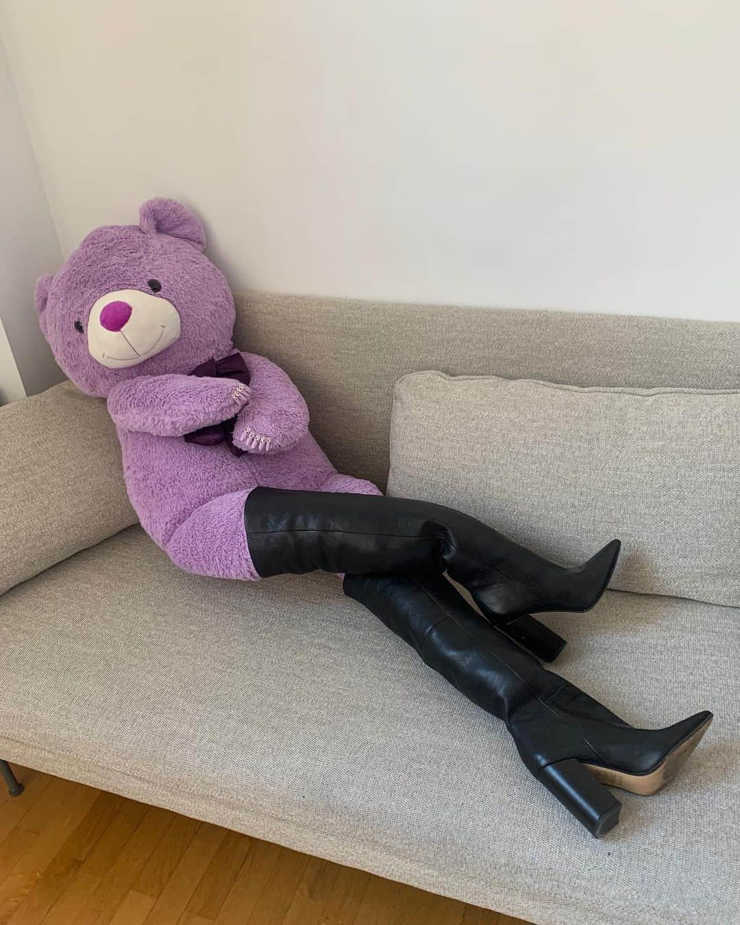 Mei Kawajiriさんのインスタグラム写真 - (Mei KawajiriInstagram)「Bear 🐻 with bear nails , and knee high boots are winter look 💜💜💜 but ... No shoes rule in my apartment 💔」1月13日 11時45分 - nailsbymei