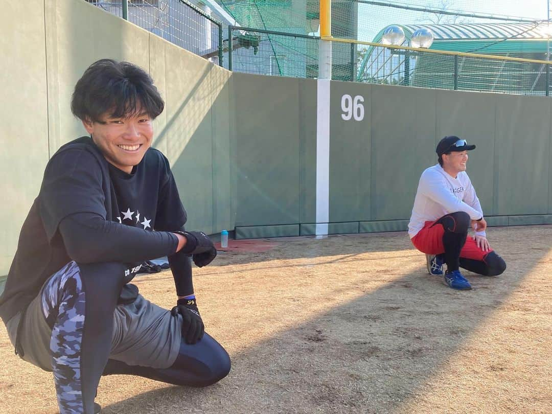 阪神タイガースさんのインスタグラム写真 - (阪神タイガースInstagram)「鳴尾浜での自主トレに向かう選手たちをお届けします📸  #熊谷敬宥 選手#小幡竜平 選手 #木浪聖也 選手 #齋藤友貴哉 選手#湯浅京己 選手　 #阪神タイガース #挑超頂 #自主トレ」1月13日 11時54分 - hanshintigers_official