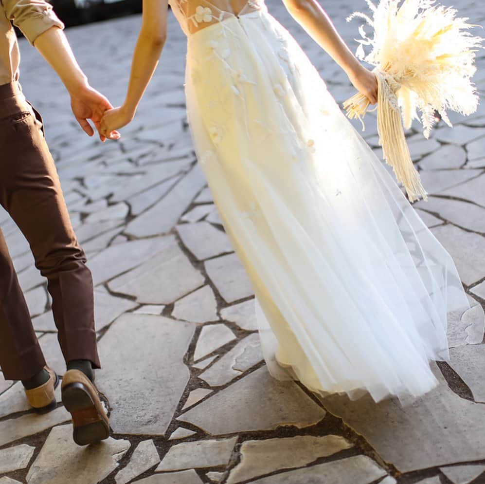 TAKE and GIVE NEEDS(T&G公式) さんのインスタグラム写真 - (TAKE and GIVE NEEDS(T&G公式) Instagram)「・ 【#weddingbouquet】 ・ ハイセンスな white×whiteの組み合わせ👗💐 ・ 会場👉 #アーカンジェル迎賓館福岡  ＝＝＝＝＝＝＝＝＝＝＝＝＝＝＝＝＝＝＝＝＝＝＝＝＝ 結婚式準備に役立つ情報や会場イベントなどウェディングに関する様々な情報は、公式twitterでお届けしているのでこちらもフォローお願いします！ プロフィール欄のURLをクリック👆 ＝＝＝＝＝＝＝＝＝＝＝＝＝＝＝＝＝＝＝＝＝＝＝＝＝」1月13日 12時05分 - takeandgiveneeds_official