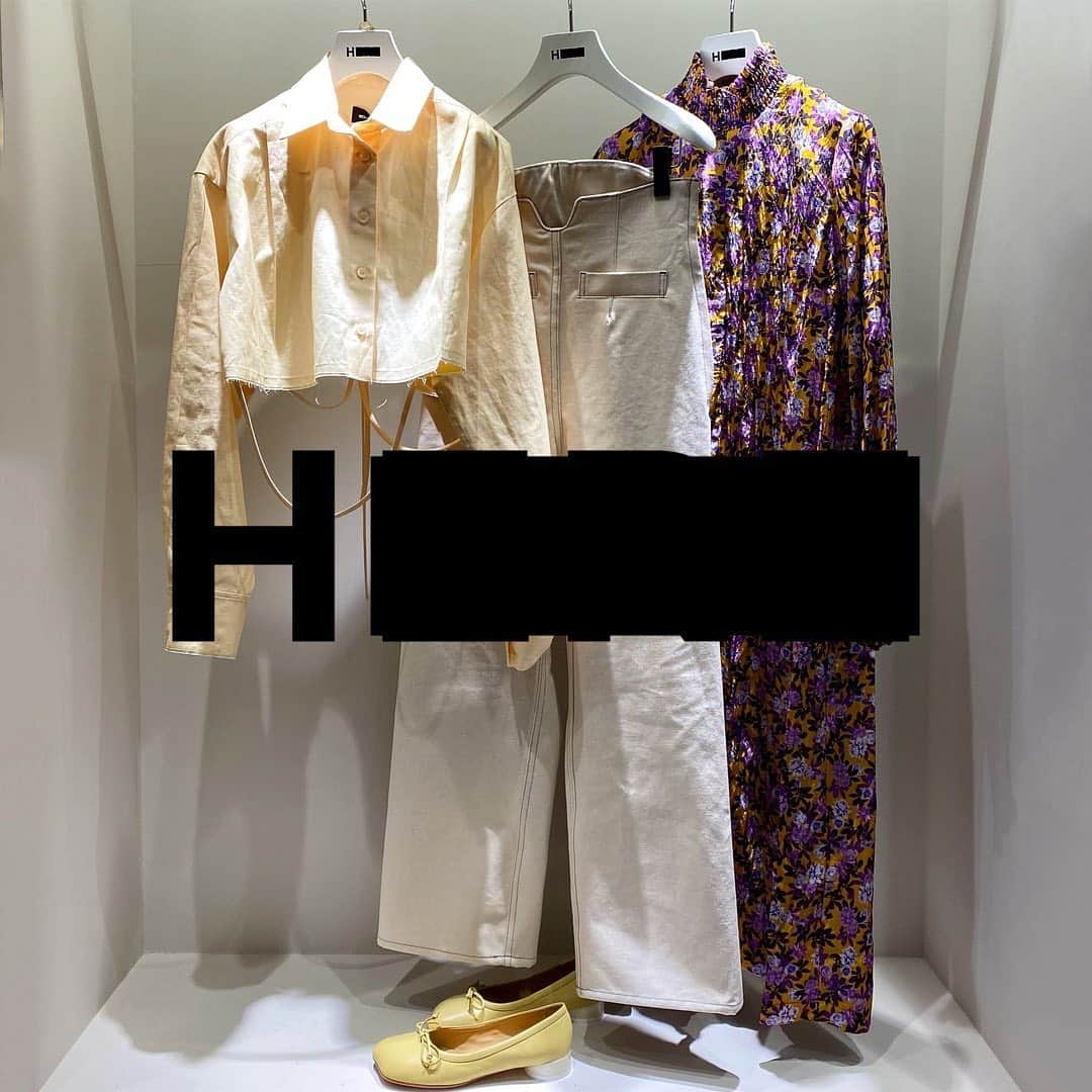 H BEAUTY&YOUTHさんのインスタグラム写真 - (H BEAUTY&YOUTHInstagram)「＜WE11DONE＞ LINEN CROP SHIRTS ¥52,600-(tax in) ＜YOHEI OHNO＞ CANVAS PANTS ¥30,800-(tax in) ＜BAUM UND PFERDGARTEN＞ VISCOSE DRESS ¥52,800-(tax in) ＜MM⑥ Maison Margiela＞ BALLERINAFLAT for women ¥50,600-(tax in)   #H_beautyandyouth @h_beautyandyouth  #BEAUTYANDYOUTH #Unitedarrows #welldone #yoheiohno #baum #mm6maisonmargiela」1月13日 12時26分 - h_beautyandyouth