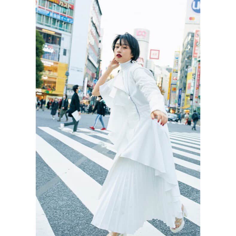 アツシナカシマのインスタグラム：「#atsushinakashima #アツシナカシマ #河合優実 #fashion #mode #dress #週間spa」
