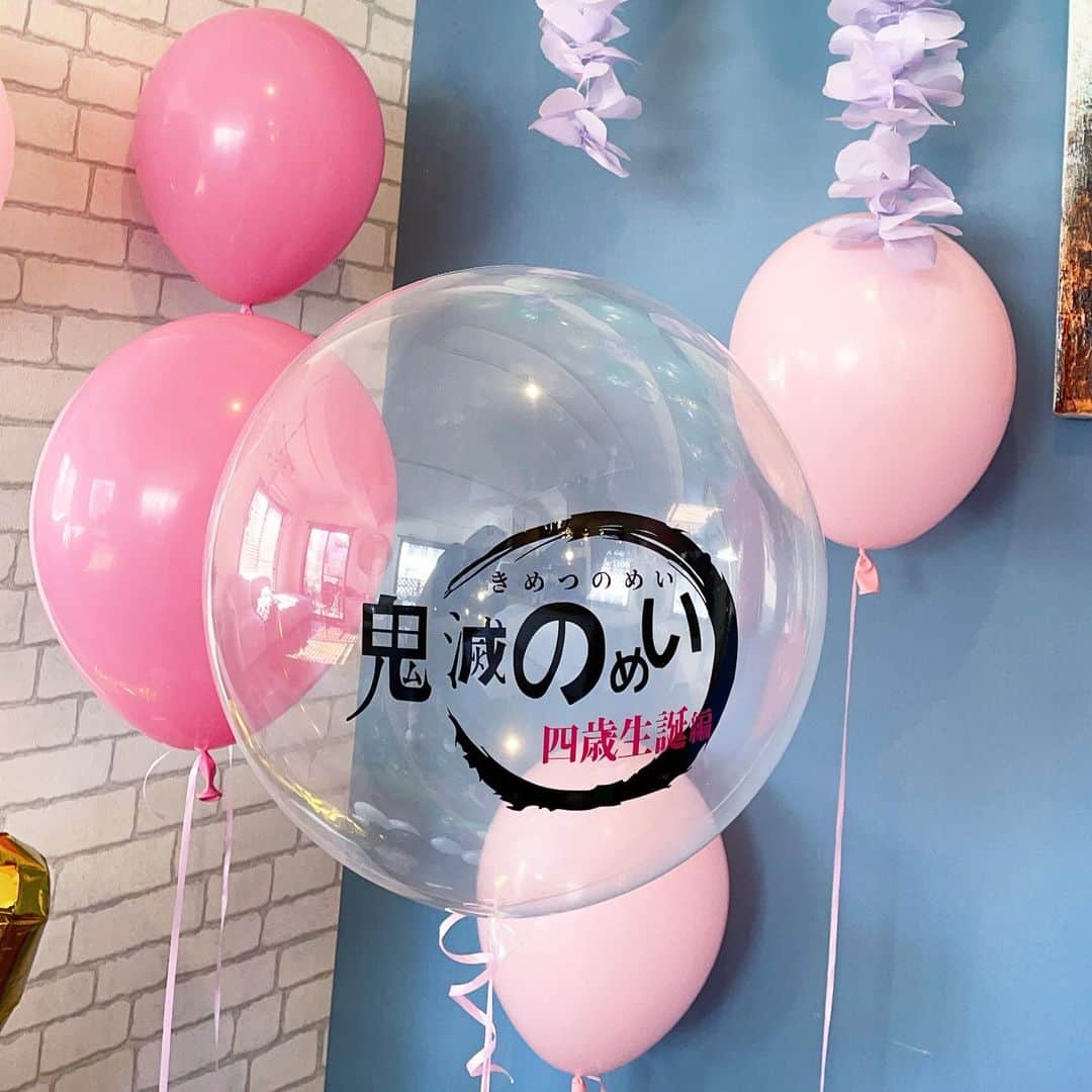 秋定麻紀子のインスタグラム：「オーダーバルーン🎈 テーマ「鬼滅の刃」 プリント１つから物語のアレンジまで本当に素晴らしい。  @tg.space でお願いしました。 大満足。 ありがとうございました。 #バルーン #鬼滅の刃 #娘お誕生日  #4歳誕生日」