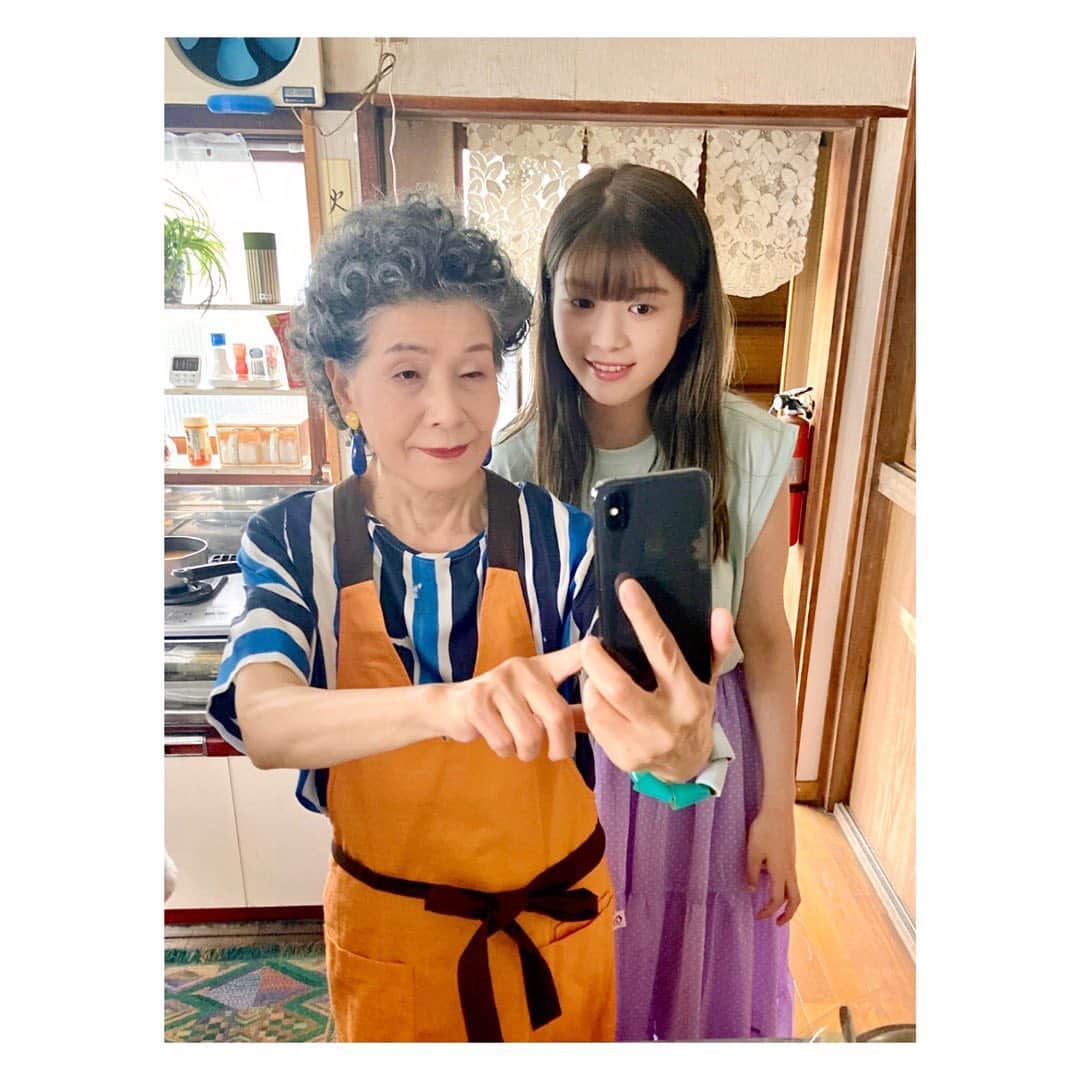 のインスタグラム：「🤳  おばあちゃんと自撮り中👩‍👧🤍  SNSを使いこなすおばあちゃんの フォロワーはなんと100万人超え😳  このアカウントも負けてられません🗡💓  第1話 大好評見逃し配信中❤︎  第2話 ❤︎#ABCテレビ (関西) 1月17日(日)よる11時25分～ ❤︎#テレビ朝日 (関東) 1月16日(土)深夜2時30分～  #3Bの恋人 #馬場ふみか #白川和子」