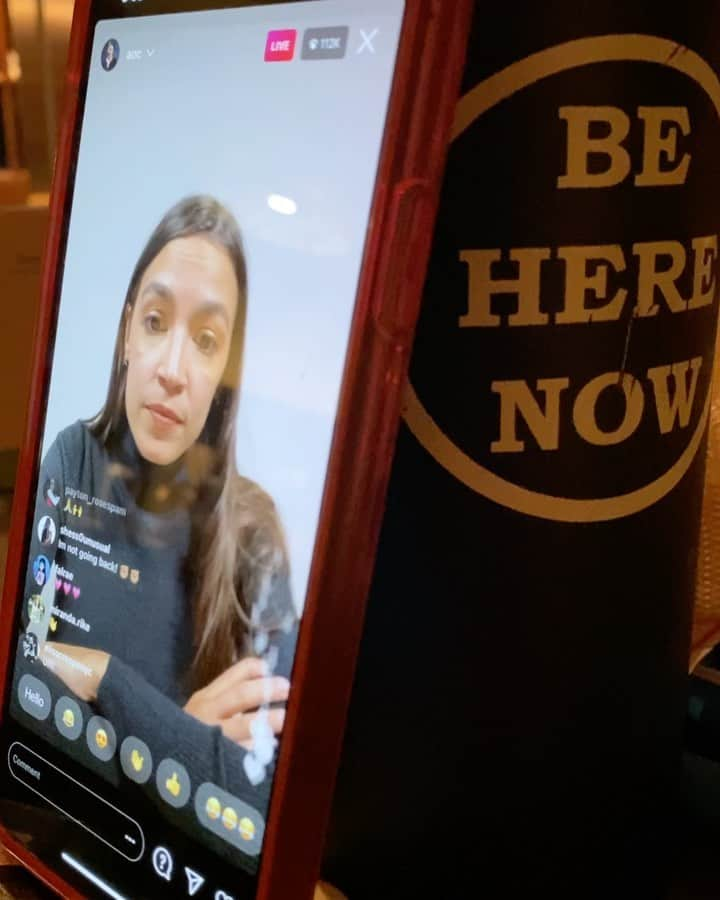 ジェシー・カーマイケルのインスタグラム：「@aoc speaking truth tonight about the shameful and despicable and doomed ideology of white supremacy. Watch her IG live. It’s so refreshing to see people who hold public office speaking candidly and passionately and from the heart. So much craziness this year... and of course there has been injustice and terrorism and evil throughout the entire course of human history but I just want to share my opinion that Terror is not the answer to the problems of the world. Violence is not the way. My only hope is that from all the dark deeds which are coming to light more and more in our awareness as a society there will be an even more powerful and creative and peaceful reaction to strive even more for a world filled with Harmony and Love. So many wounds on so many levels... How do we Heal as a World?」