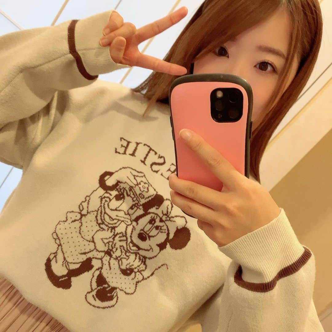 初美沙希のインスタグラム：「アリームの服かわいい😊 このミニデジちゃん 可愛くてブランケットも 買ったんだ❤️ #アリーム #areeam」