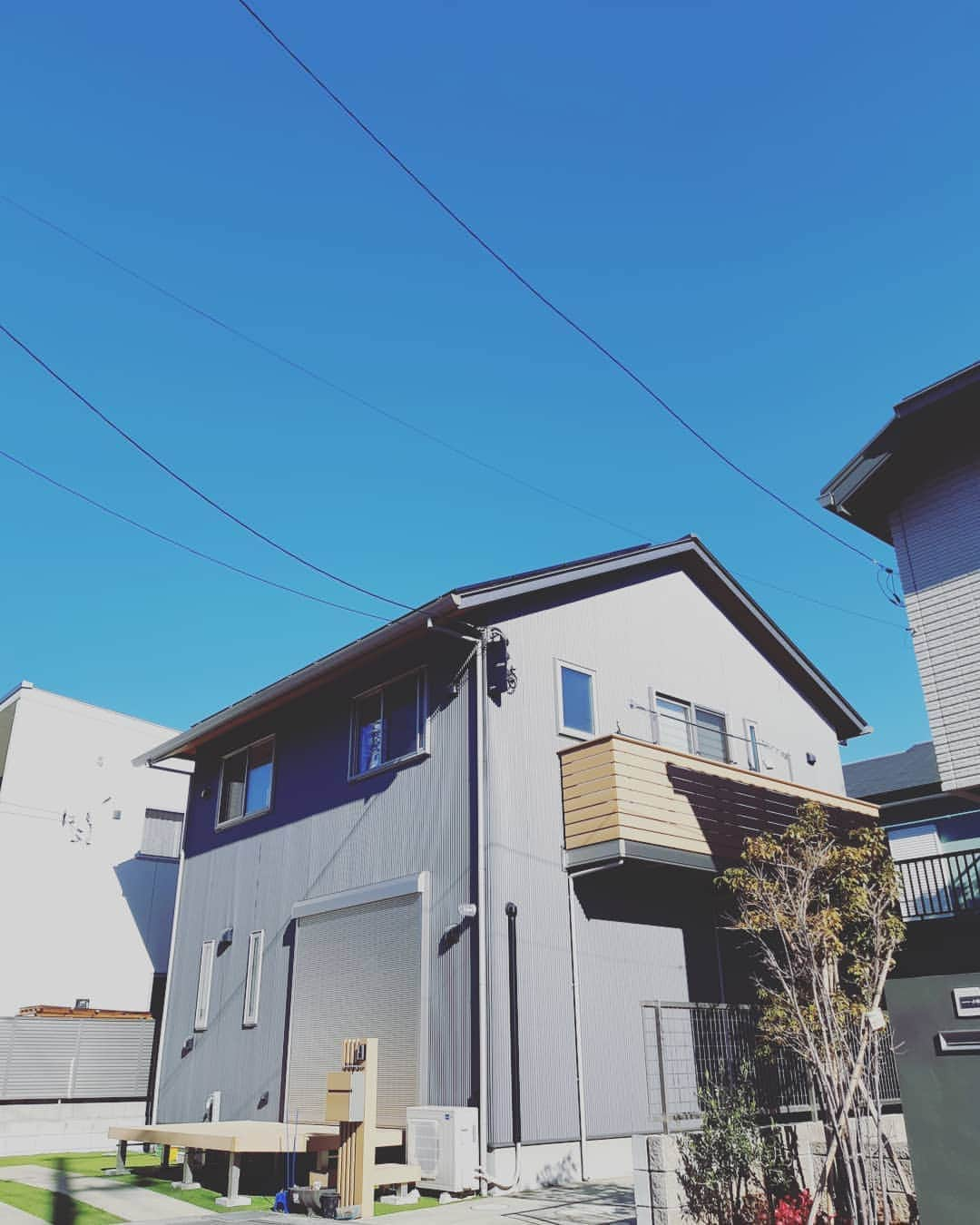 crie style クリエすずき建設さんのインスタグラム写真 - (crie style クリエすずき建設Instagram)「オーナさまのお宅にお伺いしてきました。お家も、お空も、変わらず美しかったです♡  これからの時代は 住まいと暮らしに 安心と美しさを！  とっても大切なテーマになりますね(*^^*)  #木の家 #バリアフリー #生涯設計 #ライフプラン #住まいと暮らしの窓口 #住ま暮らサポート #長期優良住宅 #長期保証 #建物点検 #修繕計画 #マイホーム借上げ制度 #家事楽 #テレワーク #ホームエレベーター #介護 #平屋 #減築 #２世帯 #リフォーム #リノベーション #楽しく人生をデザイン #crie_style #クリエスタイル #クリエ #クリエすずき建設」1月13日 13時52分 - crie_style