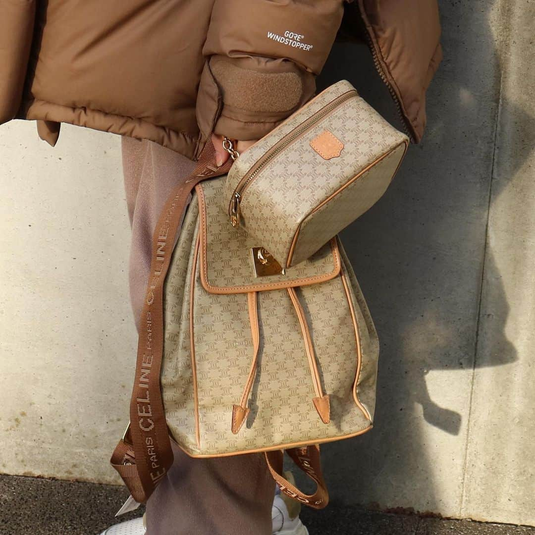 Vintage Brand Boutique AMOREさんのインスタグラム写真 - (Vintage Brand Boutique AMOREInstagram)「Vintage Celine Backpack and vanity bag  On website search for AO31824(backpack)/AO31813(vanity bag)  Worldwide Free Shipping 📩DM for more info and pricing  ➡️info@amorevintagetokyo.com  #celine #vintageceline #celinebag」1月13日 14時01分 - amore_tokyo