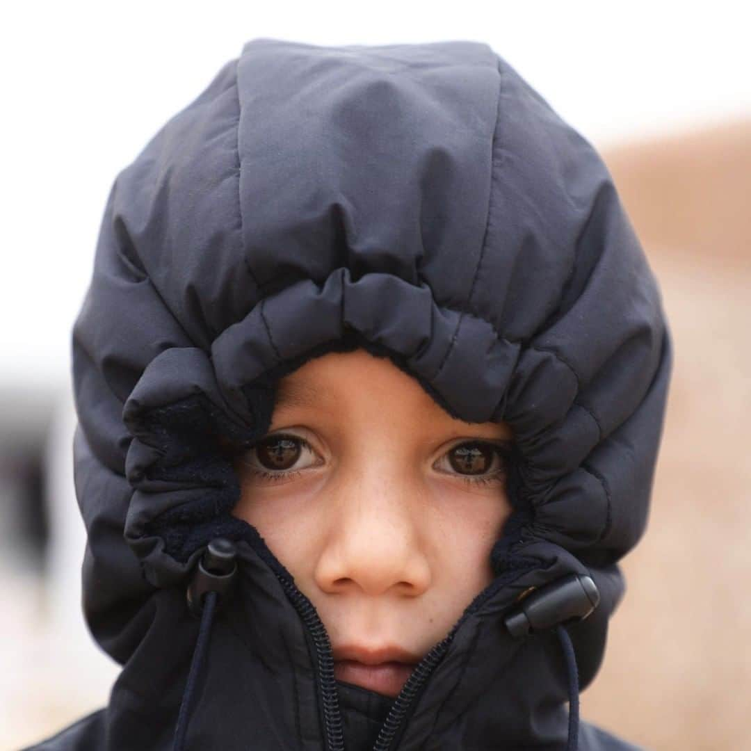 unicefさんのインスタグラム写真 - (unicefInstagram)「It's winter in Syria, and after almost a decade of conflict, these families in northwestern Syria are in desperate need. As children deal with heavy rains and freezing temperatures, UNICEF is on the ground with warm clothes, education, healthcare and safe water. Find out how you can improve a child's life by tapping the link in our bio. @unicef_mena © UNICEF/Syria 2020/Aref Watad」1月13日 14時15分 - unicef