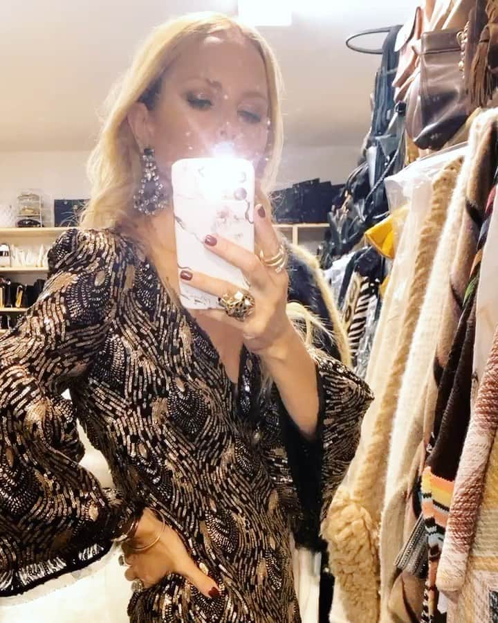 レイチェル・ゾーのインスタグラム：「One year ago.. #glammed up for good to support the extraordinary work of @coreresponse ..now working nonstop in the fight against #covid 🙏🏻❤️ #grateful XoRZ」