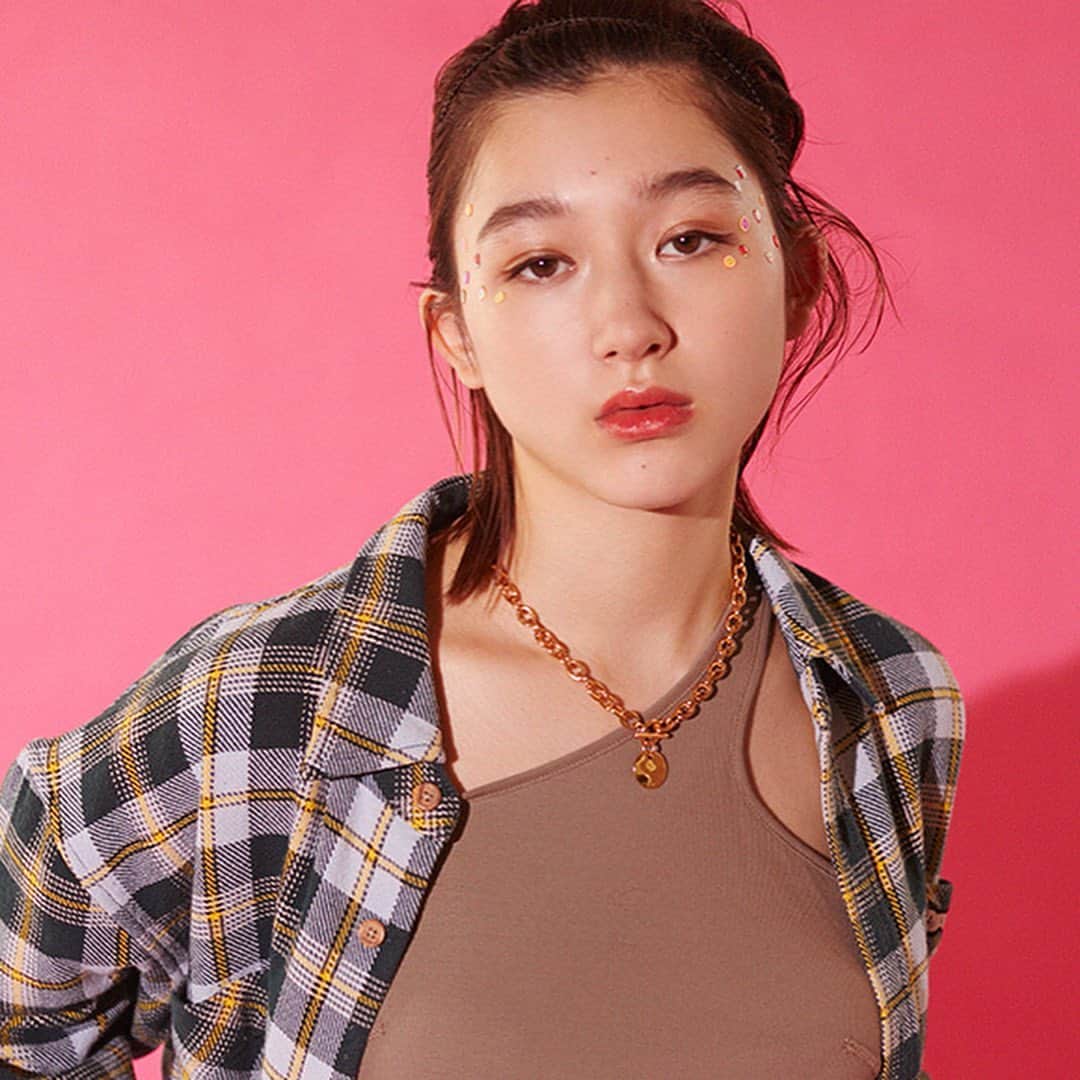 のインスタグラム：「💜🖤 @nylonjapan ⠀ 365 anniversary - sticker day ◆⠀ ⠀ ⛓Necklace ： @brie_leon ⠀ ⠀ Contact ☞ @jack_joat ⠀ #nylonjapan #anniversary #gold #accessory #brieleon #ブリーレオン」