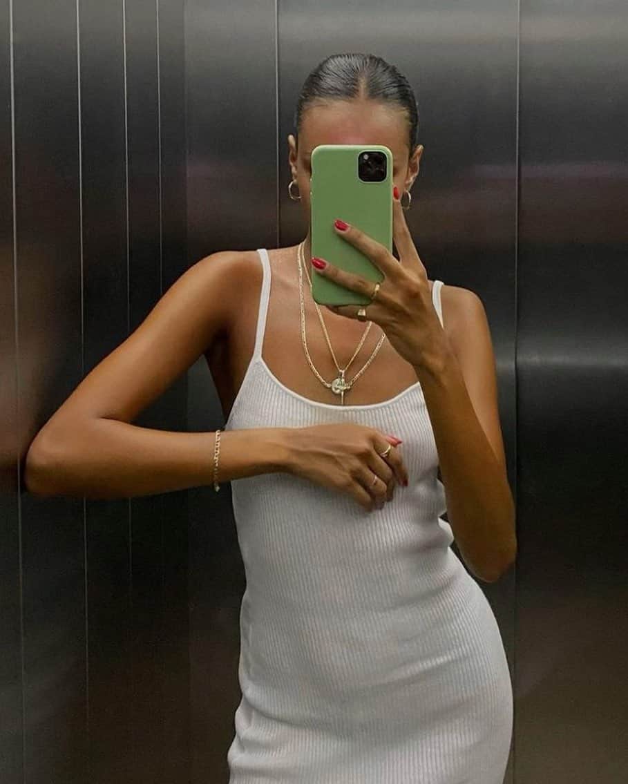ベック&ブリッジのインスタグラム：「@valeriebois wears our stretch knit riviera split midi in ivory. Now available online + in stores #becandbridge」