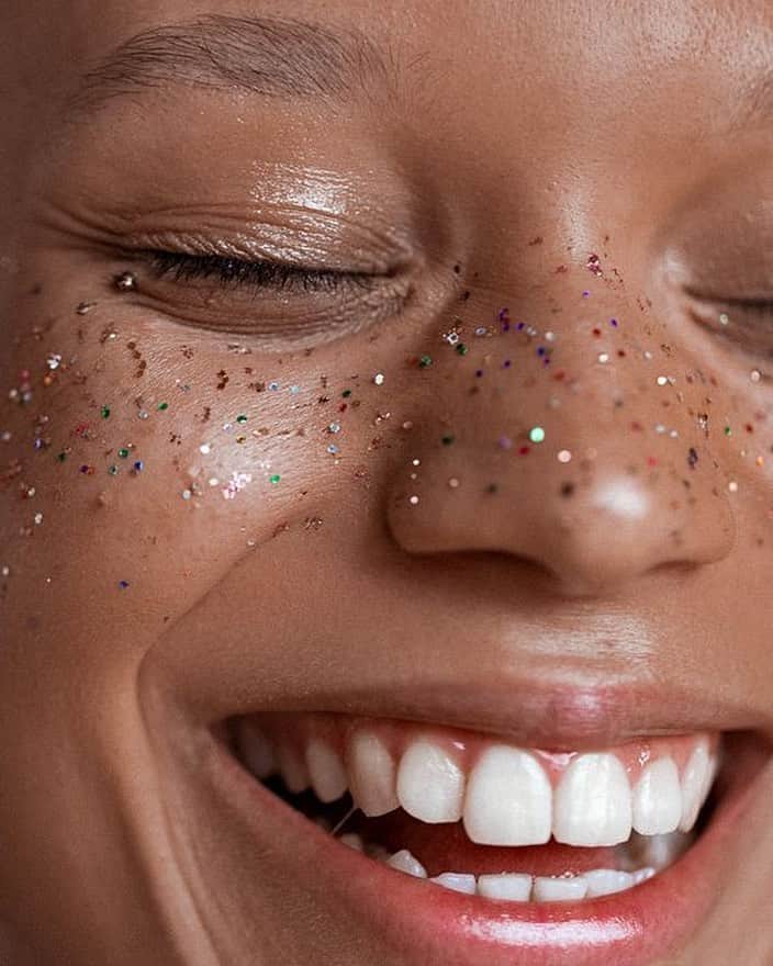 アリスマッコールのインスタグラム：「The best kind of makeup ✨ #aliceMcCALL」