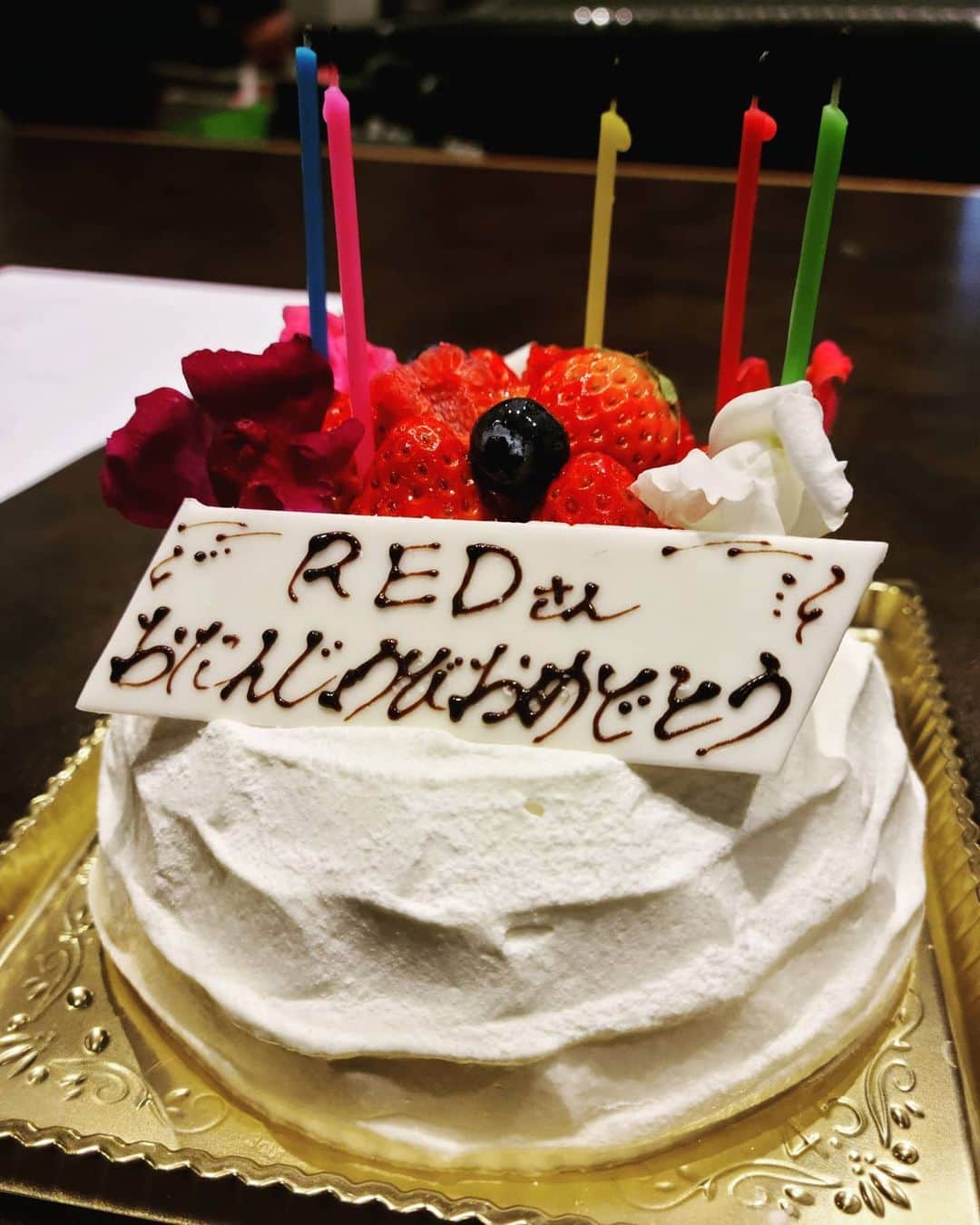 RED RICEさんのインスタグラム写真 - (RED RICEInstagram)「新年1発目のスタジオワーク😊みんながケーキでお祝いしてくれました‼️ ありがとう😉👍🎶 そして今日また1曲カッチョイイ曲が生まれたよ～☺️ #redrice  #湘南乃風  #誕生日 #毎日何かの誕生日」1月13日 15時06分 - redrice134