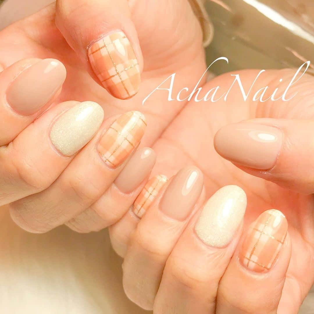 AchaNailのインスタグラム：「ふんわりソフトなミルクティーチェック💖﻿ ﻿ https://ameblo.jp/acha-nail/entry-12649083658.html﻿ ﻿ #ネイル #ジェルネイル #フィルイン #フィルイン導入サロン #南池袋 #池袋 #池袋ネイルサロン #ネイルデザイン #チェックネイル #チェック柄 #冬ネイル #ベージュネイル #ミルクティー #locari #Nails #AchaNail #NailStagram #InstaNails #Nailart #JapaneseNailart #NailDesign #Gelnails #kawaii #네일 #日式美甲 #check #checknails #milktea #beige #caféaulait」