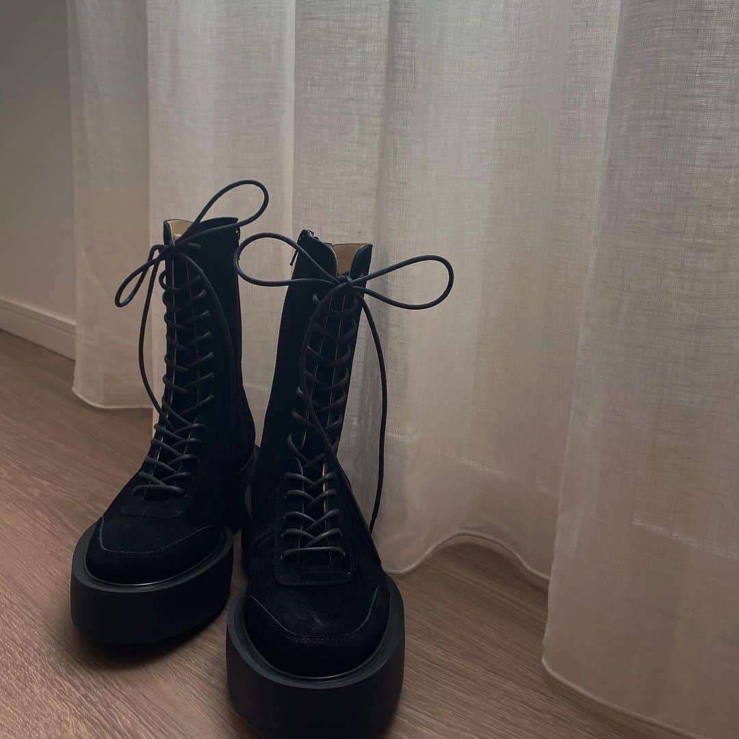 水野里砂のインスタグラム：「black🐾🐾🐾」