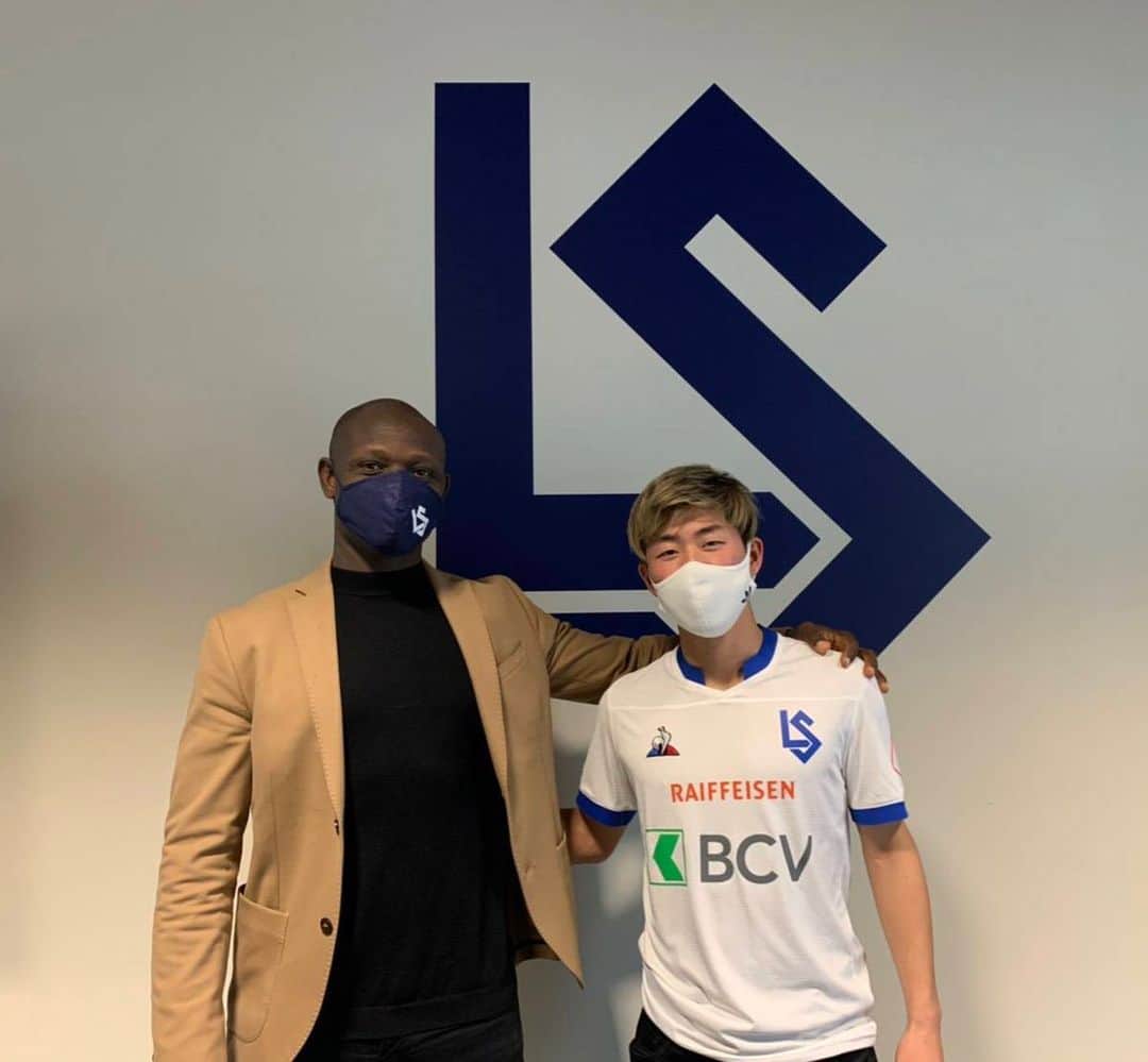 のインスタグラム：「Je suis heureux d’être membre de l’équipe de Lausanne-sport.   J’aime déjà beaucoup cette équipe et la ville.   Je ferai tous les efforts pour pouvoir jouer au stade.   ALLEZ LAUSANNE🔥 #lausannesport」