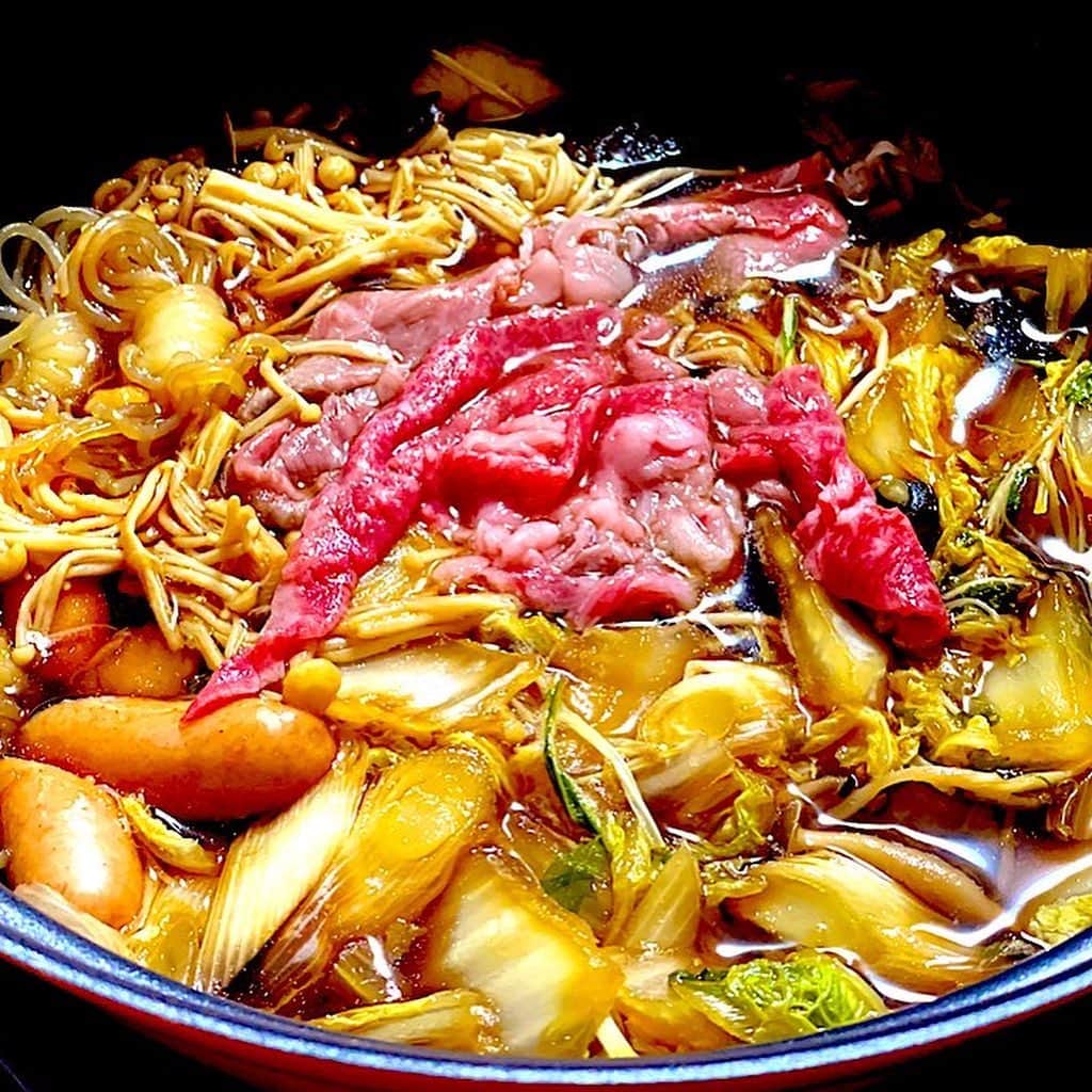 MAOさんのインスタグラム写真 - (MAOInstagram)「最近のご飯🍽 ワンプレートとか鍋とか鉄板焼き系しか作る気にならない…。一汁三菜おばさんはどこへ行ったのか。 . #cooking #dinner #homemade #recipes #japanesefood  #おうちごはん #晩ごはん #夕飯 #クッキングラム  #献立 #食卓 #豊かな食卓 #料理 #手料理 #食器 #一汁三菜 #正月 #正月料理 #ちらし寿司 #年越しそば #ざるそば #雑煮 #お好み焼き #鍋 #チゲ鍋 #すき焼き」1月13日 20時54分 - mao_1206