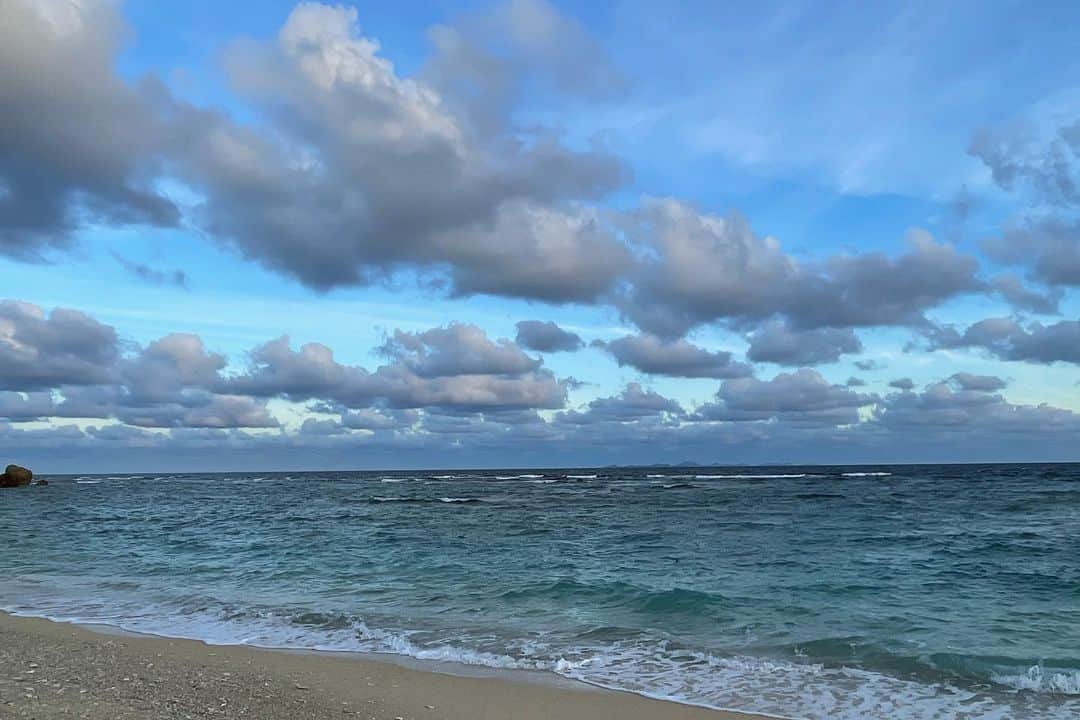 流稜太さんのインスタグラム写真 - (流稜太Instagram)「朝の海綺麗すぎてずっと写真撮ってた🤳📸 ・ ・ #今日好き #今日好きになりました赤い糸編 #赤い糸編」1月13日 15時30分 - nagare_ryota