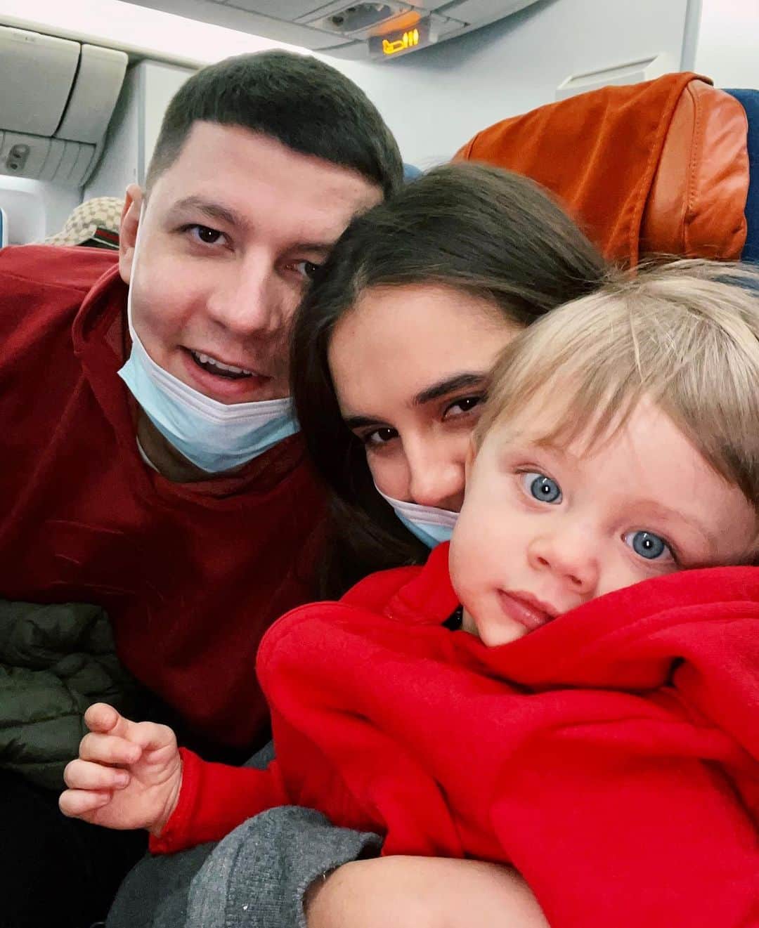 マルガリータ・マムンのインスタグラム：「Левин первый полёт😍 Leo’s first flight!」