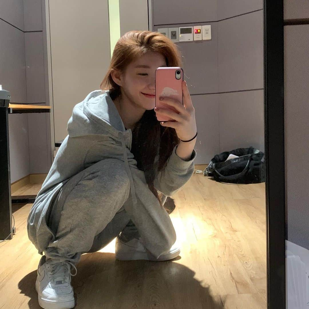 ITZYさんのインスタグラム写真 - (ITZYInstagram)「연습 사이 ☺️」1月13日 15時59分 - itzy.all.in.us