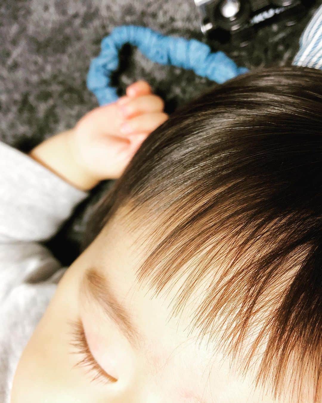 久保田夏菜さんのインスタグラム写真 - (久保田夏菜Instagram)「はーーーーー。  はじめての前髪カット 失敗しました笑。  今月、 一歳の写真撮影あるのに！  これは 延期したいくらいーー。  一晩でのびてくれ。  写真は、失敗のなか 1番よく見える角度。。。  #前髪カット　#赤ちゃん　#11ヶ月　#男の子ママ　#難しい　#泣ける」1月13日 16時00分 - kanakubota0805
