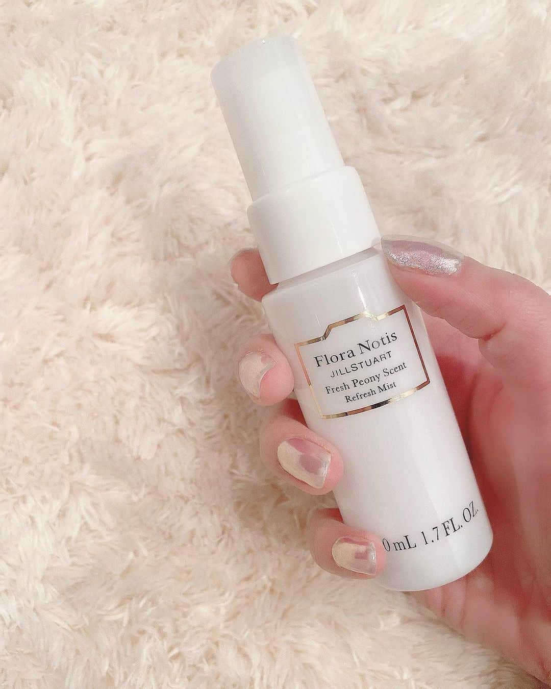 のインスタグラム：「❤️❤️❤️ マスクにもお顔にも 使ってる✴︎🐸✴︎ @jillstuartbeauty のrefresh mist. ホワイトローズとフレッシュピオニーが あたし的にスキ💕  いい香りに気持ちが スッキリする🌱の😌  #love #jillstuart」