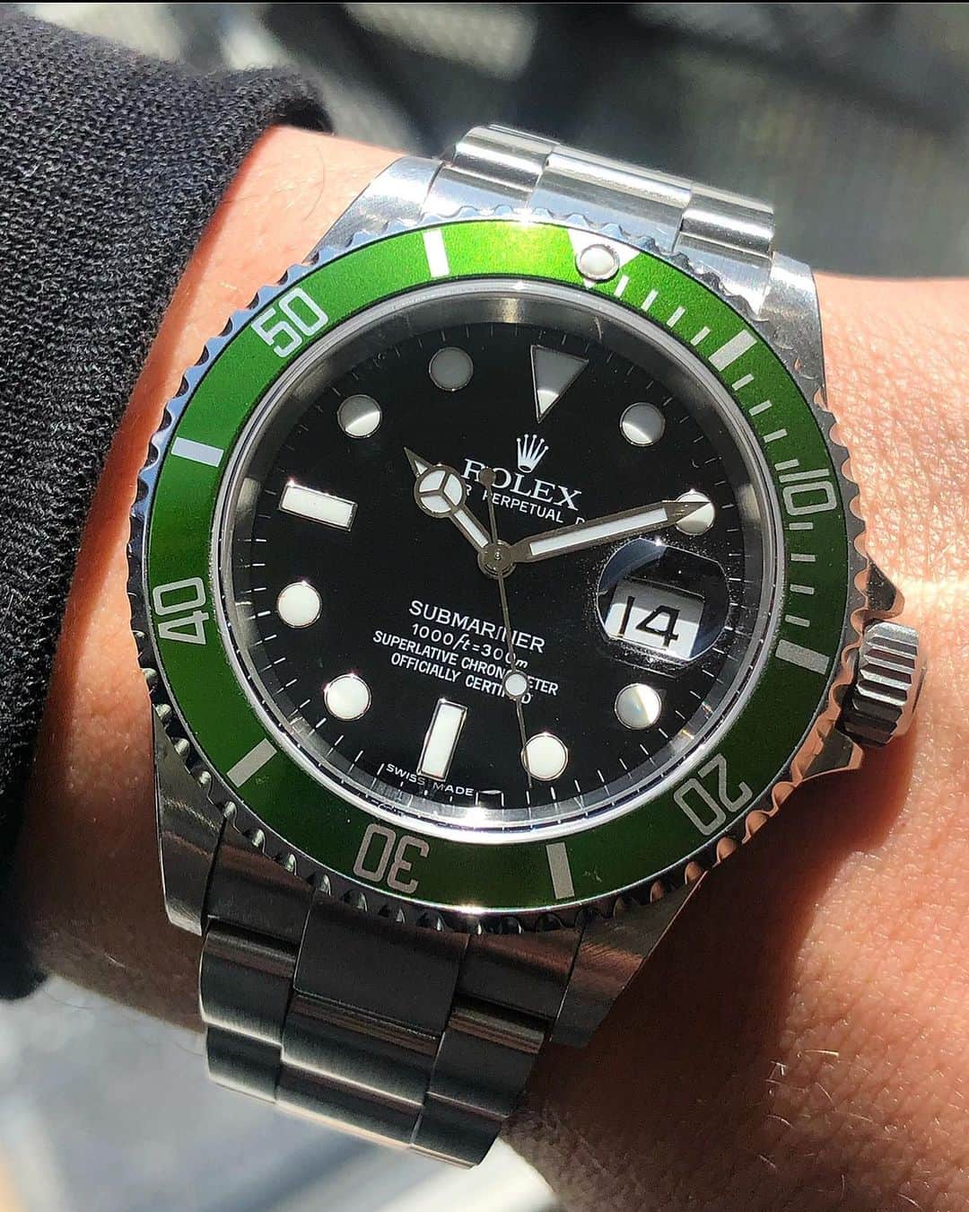 Daily Watchさんのインスタグラム写真 - (Daily WatchInstagram)「The Rolex Submariner Ref 16610LV. Better known as “The Kermit” 🐸 It was made for the 50th anniversary of the Submariner collection #Rolex #Submariner」1月13日 16時13分 - dailywatch