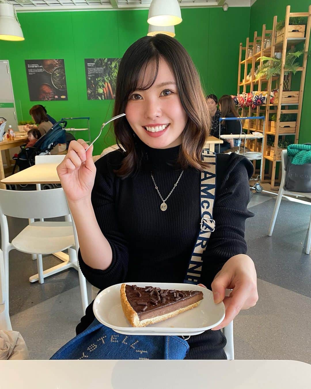 YOUKORINさんのインスタグラム写真 - (YOUKORINInstagram)「IKEA映え巡り🦈#IKEA#ikeaのサメ#パンダ#🐼#神戸#shopping#kobe#イケア#イケアレストラン#ソフトドリンク飲み放題#リモートワーク#リモートワークスペース#会社では画面2個#家ではノートPC#画面の小ささ#白ダウン#ぬいぐるみ#家にいっぱいあるので我慢#関西#お買い物#ikea神戸」1月13日 16時18分 - xxy0uc0riinxx