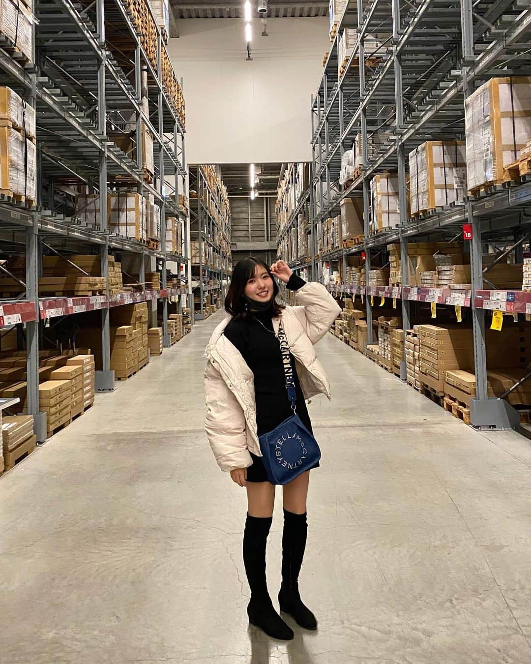 YOUKORINさんのインスタグラム写真 - (YOUKORINInstagram)「IKEA映え巡り🦈#IKEA#ikeaのサメ#パンダ#🐼#神戸#shopping#kobe#イケア#イケアレストラン#ソフトドリンク飲み放題#リモートワーク#リモートワークスペース#会社では画面2個#家ではノートPC#画面の小ささ#白ダウン#ぬいぐるみ#家にいっぱいあるので我慢#関西#お買い物#ikea神戸」1月13日 16時18分 - xxy0uc0riinxx