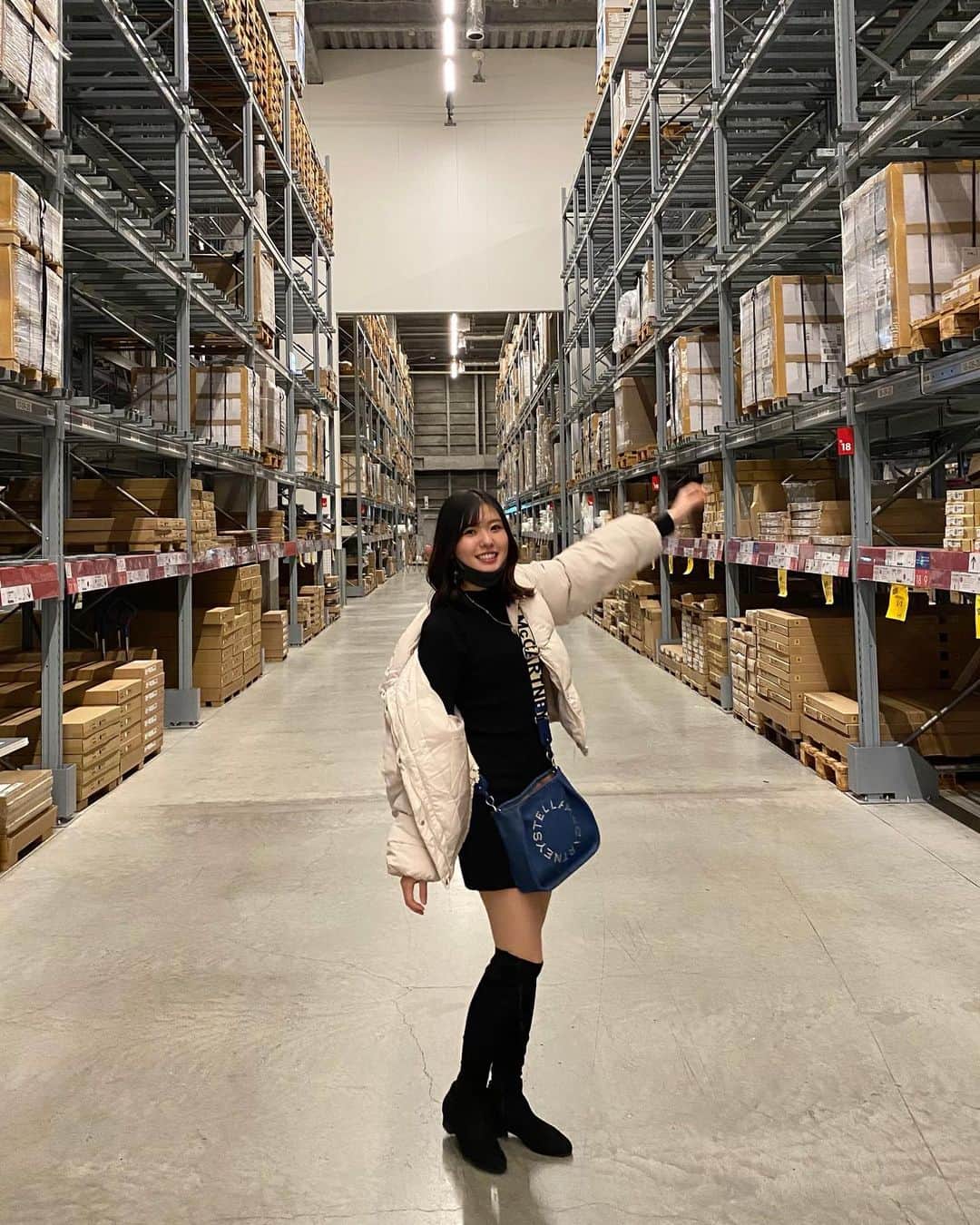 YOUKORINさんのインスタグラム写真 - (YOUKORINInstagram)「IKEA映え巡り🦈#IKEA#ikeaのサメ#パンダ#🐼#神戸#shopping#kobe#イケア#イケアレストラン#ソフトドリンク飲み放題#リモートワーク#リモートワークスペース#会社では画面2個#家ではノートPC#画面の小ささ#白ダウン#ぬいぐるみ#家にいっぱいあるので我慢#関西#お買い物#ikea神戸」1月13日 16時18分 - xxy0uc0riinxx
