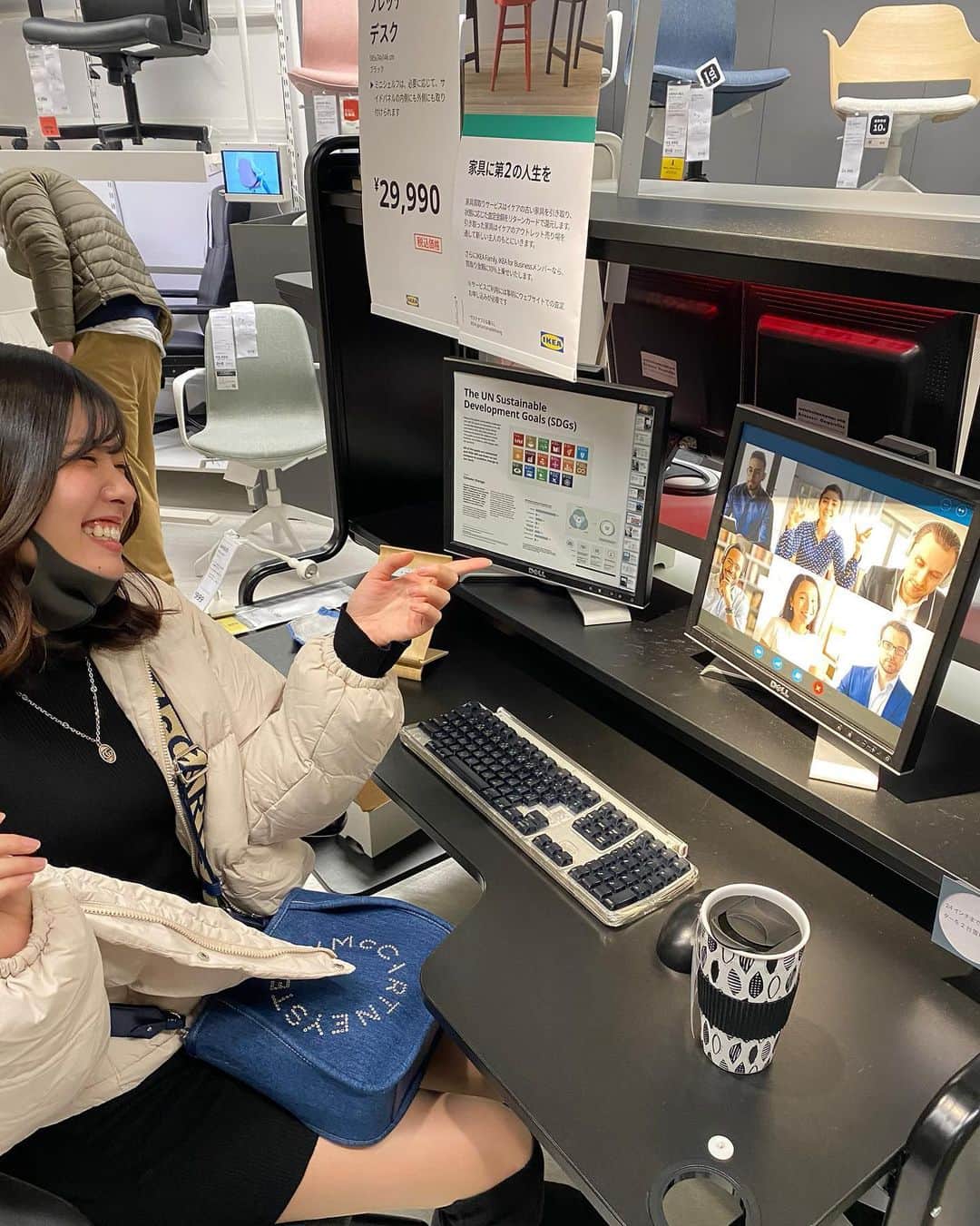 YOUKORINさんのインスタグラム写真 - (YOUKORINInstagram)「IKEA映え巡り🦈#IKEA#ikeaのサメ#パンダ#🐼#神戸#shopping#kobe#イケア#イケアレストラン#ソフトドリンク飲み放題#リモートワーク#リモートワークスペース#会社では画面2個#家ではノートPC#画面の小ささ#白ダウン#ぬいぐるみ#家にいっぱいあるので我慢#関西#お買い物#ikea神戸」1月13日 16時18分 - xxy0uc0riinxx