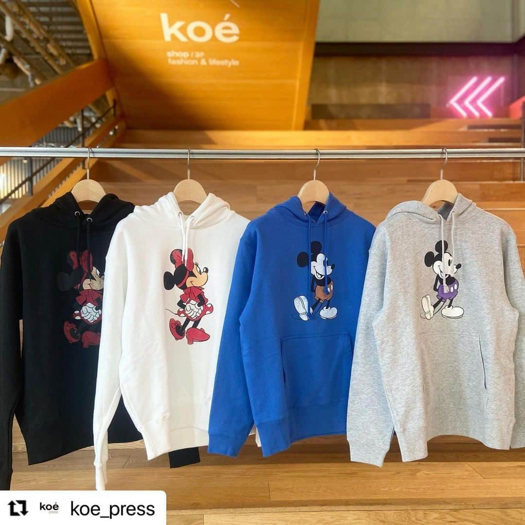 コエさんのインスタグラム写真 - (コエInstagram)「#Repost @koe_press ・・・ koe×Disney ミニーちゃんとミッキーのレトロパーカー♡ レトロ感のあるデザインなので、シティユースでご利用頂きやすいものになってます！ 幅も広がりすぎず着れるので、スッキリと見せることができますよ！ おうち時間にテンションもあがるアイテムになってますので、ぜひチェックしてみてください！ ・ ・ ・  【レトロミニーパーカー】 color:white,black size:S,M,L  price:4,990+tax（50%off） ・ 【ビンテージミッキーパーカー】 color:lightgray,blue size:S,M,L price:¥4,990+tax（50%off） ・ ・ ・ #koe #hotelkoetokyo #koedonuts #koelobby #パーカー #ミニーコーデ #ミニー #ディズニー #ディズニーコーデ　#ミッキー #ミッキーコーデ」1月13日 16時23分 - koe_official