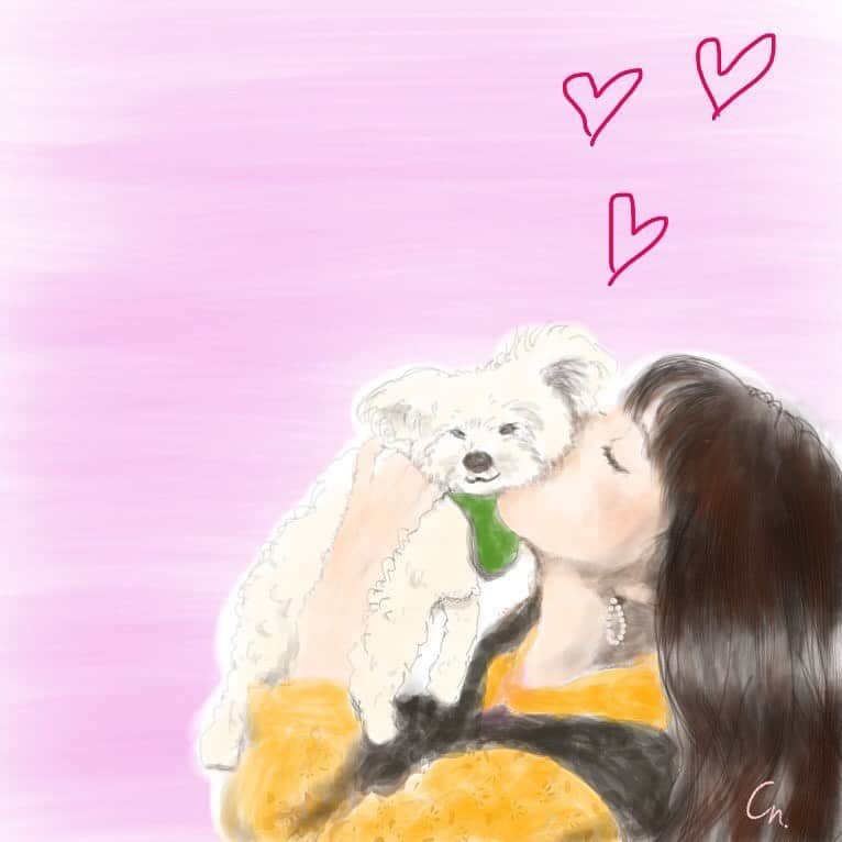 チャン・リーメイのインスタグラム：「とーっても 素敵なイラストを、 ✴︎ セロ＆ネリ（ @baby_celloneri ）さんに描いていただきました💕 ✴︎ パパ〜ン✨ ✴︎ うれしい〜💕✨ ✴︎ 以前から” 素敵だなぁ…いつか描いていただきたいなぁ” と思っていたので、 ✴︎ こうして夢が実現して、 ✴︎ と〜っても嬉しいです💕 ✴︎ 恒例のKISS写真をイラストにしていただきましたが、 ✴︎ とっても愛にあふれた作品💓 ✴︎ ありがとうございます☺ ✴︎ 大切に致します️💕 ✴︎ ✴︎ ✴︎ ✴︎ 他にもとってもかわいいわんこさんをたくさん描いていらっしゃいます✨ ✴︎ 保護犬わんこさんのシリーズも、毎回感動🥺 ✴︎ どのイラストもとっても素敵なので、 ✴︎ ぜひ ✴︎ 覗いてみてくださいね💞 ✴︎ #素敵なイラスト #セロネリ #愛犬とのイラスト #保護犬を家族に」