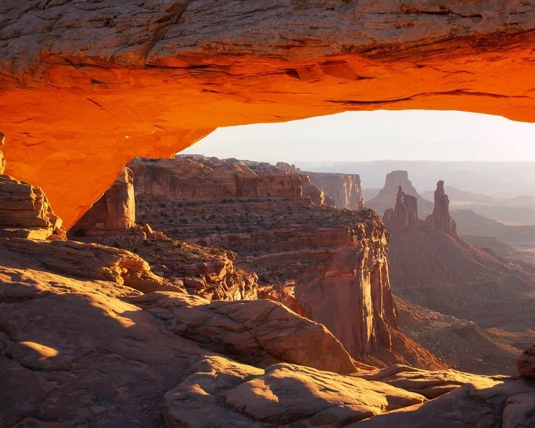 National Geographic Travelさんのインスタグラム写真 - (National Geographic TravelInstagram)「Photo by @stephen_matera / Washer Woman Arch is seen through Mesa Arch at sunrise in Canyonlands National Park, Utah. Mesa Arch is a natural stone arch with a 90-foot (27-meter) span perched at the edge of a 500-foot (152-meter) cliff with views of canyons, Monster Tower, Washer Woman Arch, Airport Tower, and the La Sal Mountains in the distance. Follow me @stephen_matera for more images like this from Utah and around the world. #mesaarch #washerwomanarch #canyonlands」1月13日 16時39分 - natgeotravel