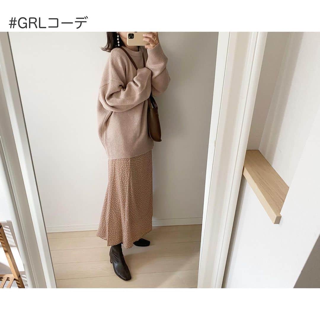 nanaのインスタグラム：「* ゆるニット×ロングスカート 大好きな組み合わせです🥰 * 上下で¥3000には見えない高見えコーデ🥺 ニット、スカート、ブーツ全て　@grl_official のものです♡ →最後に詳細画像載せました🙏🏻 * ニットはブラウンを持っていて、すごく気に入っているのでピンクを追加👏🏻 ピンクだけどベージュっぽくてこれまた気に入ったー！😍 * スカートの時は下に裏起毛のペチパンツ？を履いています♡ * * knit : オーバーサイズニットトップス[rut387] * skirt : ドット柄フレアスカート[k8562v] * shoes : ストレッチスクエアトゥショートブーツ[zr652] * bag : @kobe_lettuce (B1382) * * * #grl #grl購入品 #グレイル」