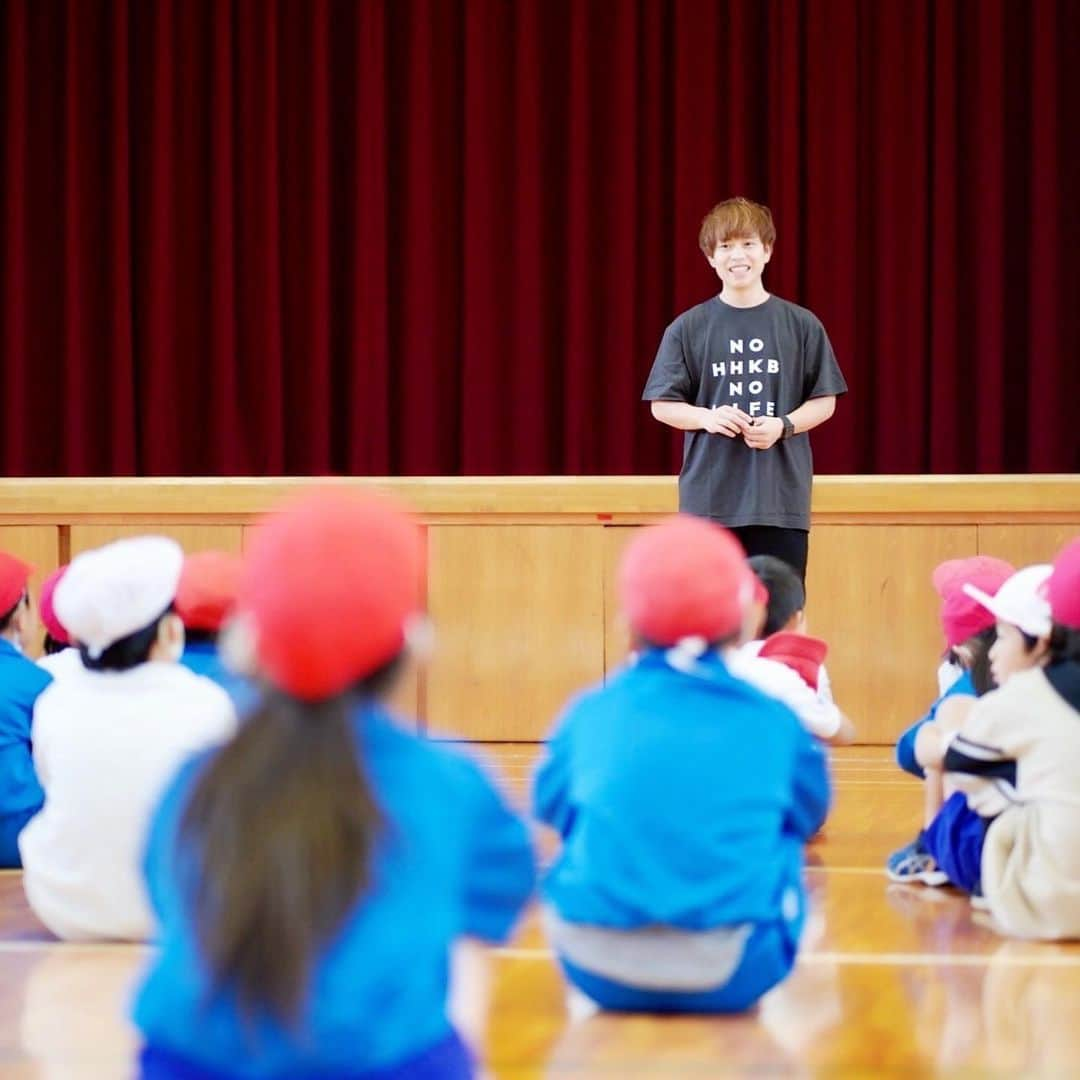 石田太志さんのインスタグラム写真 - (石田太志Instagram)「I’ve lectured at elementary school. And also I’ve taught footbag to them. ･ #footbag #taishiishida #freestyle #soccer #follow #worldchampion #performance #performer #instagramer #hackysack  #lecture #elementaryschool #students」1月13日 17時14分 - taishiishida