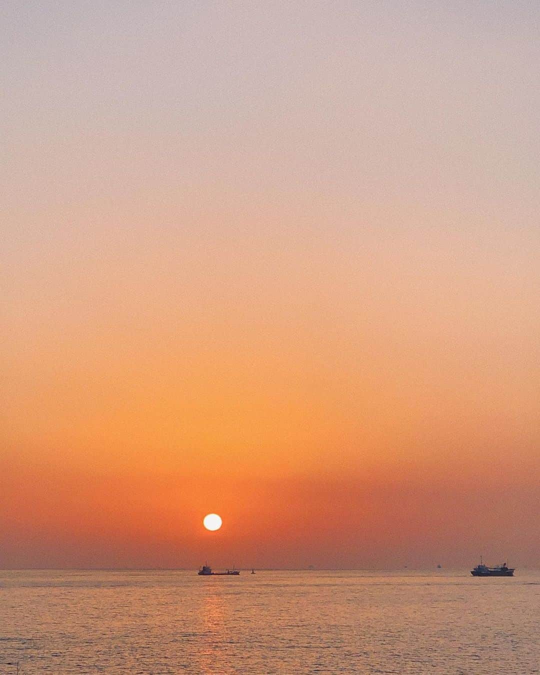 陣内勇人さんのインスタグラム写真 - (陣内勇人Instagram)「. 撮影終わり。  ナイスサンセット  やっぱり 海が見えるとこもえぇなー。  #sunset」1月13日 17時18分 - hayato.jinnouchi