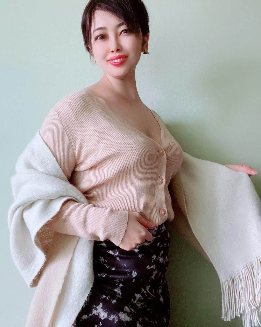  熟女 ムチムチ 無 ちゃたさんのインスタグラム写真 - (ちゃたInstagram)「I gained 10 kg in 2 years  メタボ🙄2年で10キロ太ってしまったよ。笑笑 お相撲さんちゃうぞ！！ でも、まんまるおデブ🐷 ガリガリからムチムチになるまであっとゆーま。太るのは一瞬！痩せるのは努力の積み重ね  ...