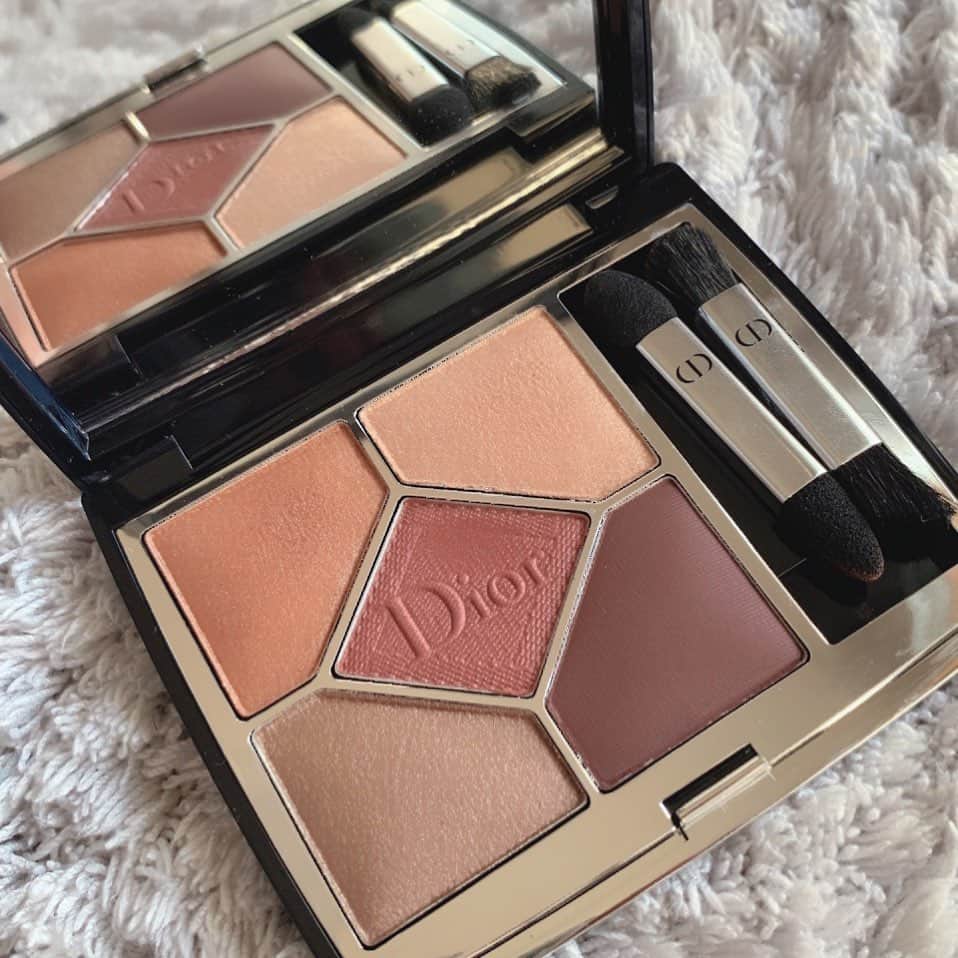 のインスタグラム：「. . . . . お気に入り♥︎ . . @dior  @diormakeup  . . . . . #dior #cosme #cosmetics #eyeshadow #cawaii #cute #makeup  #アイシャドウ #コスメ」
